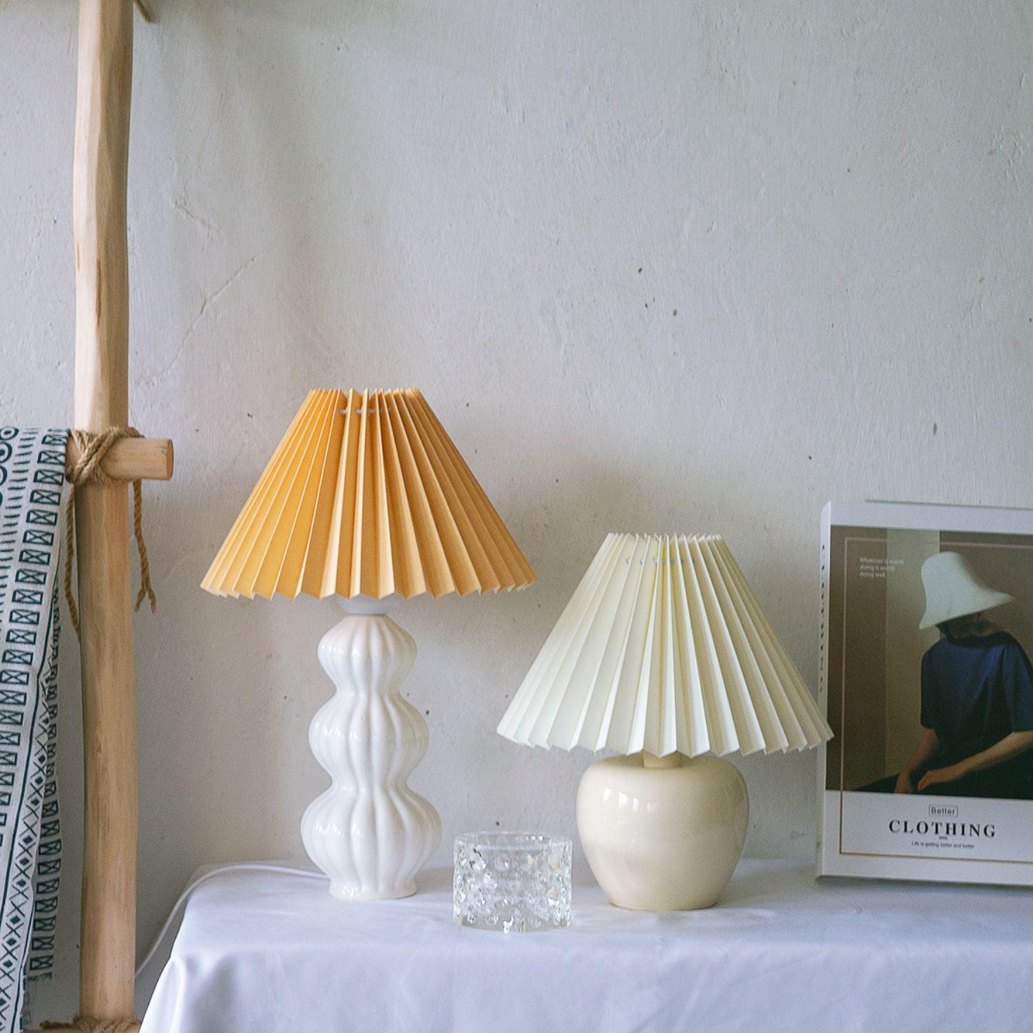 Modern Ribbed Ceramic Gourd Table Lamp White Gloss Desk Light with Linen Shade