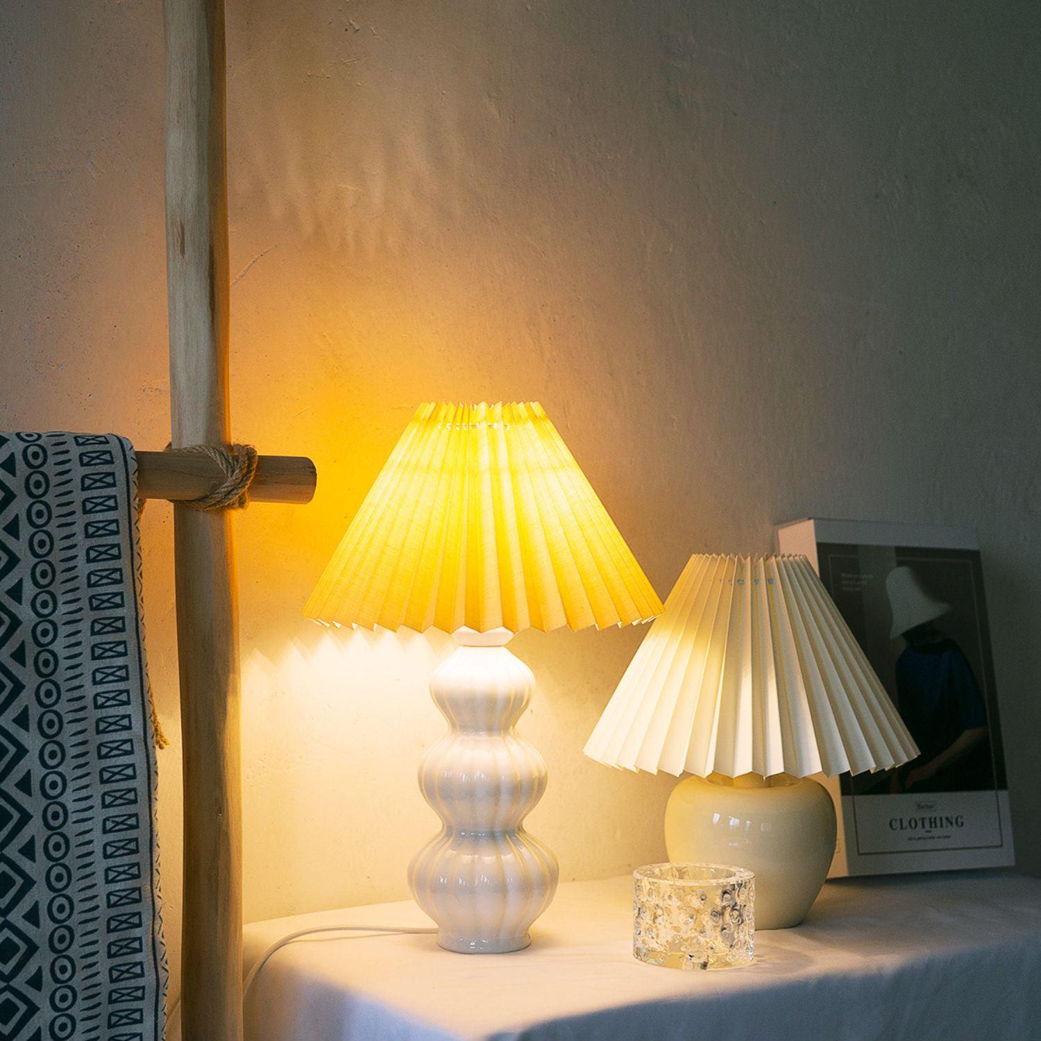Modern Ribbed Ceramic Gourd Table Lamp White Gloss Desk Light with Linen Shade