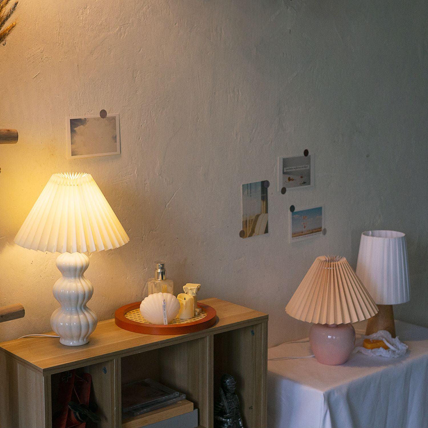 Modern Ribbed Ceramic Gourd Table Lamp White Gloss Desk Light with Linen Shade