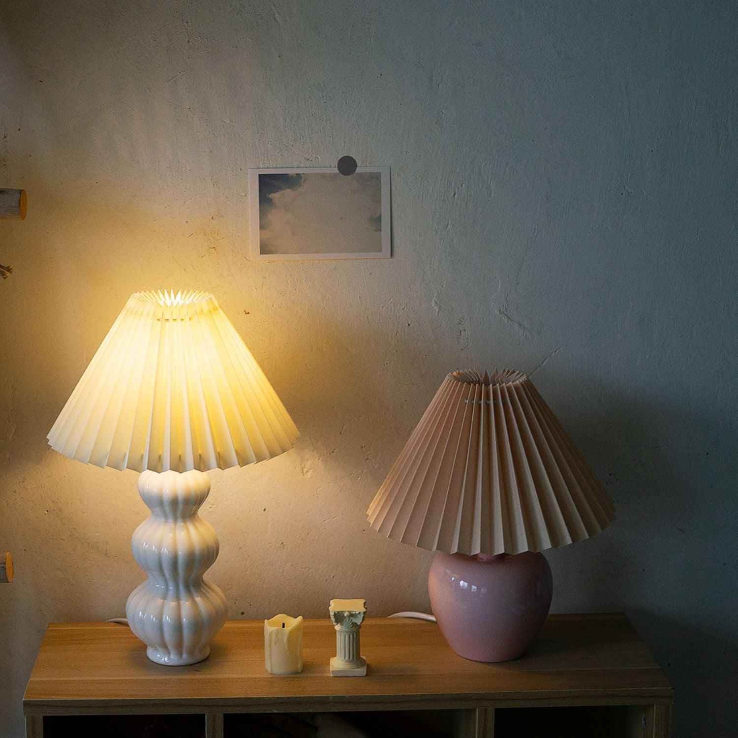 Modern Ribbed Ceramic Gourd Table Lamp White Gloss Desk Light with Linen Shade