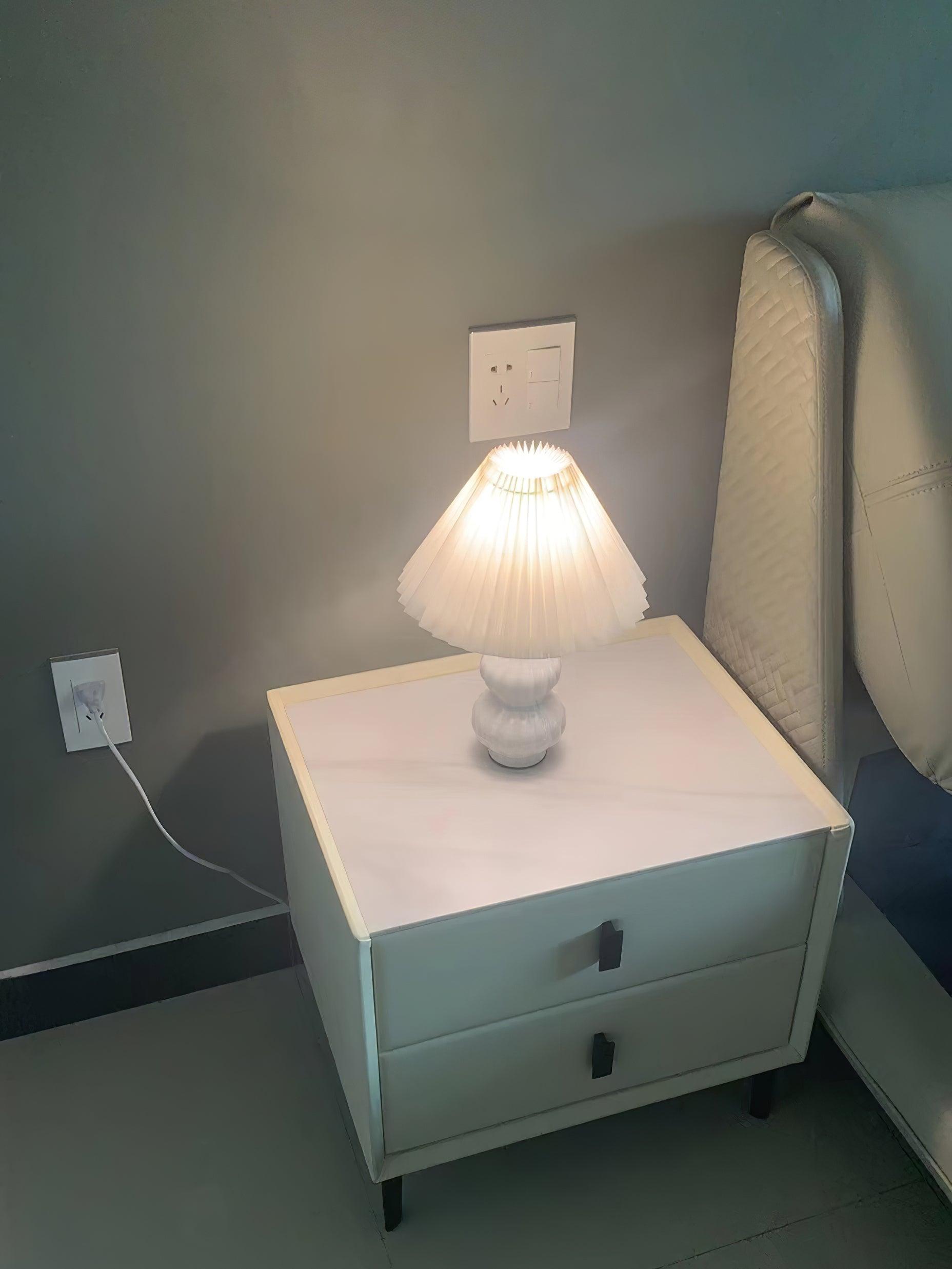 Modern Ribbed Ceramic Gourd Table Lamp White Gloss Desk Light with Linen Shade