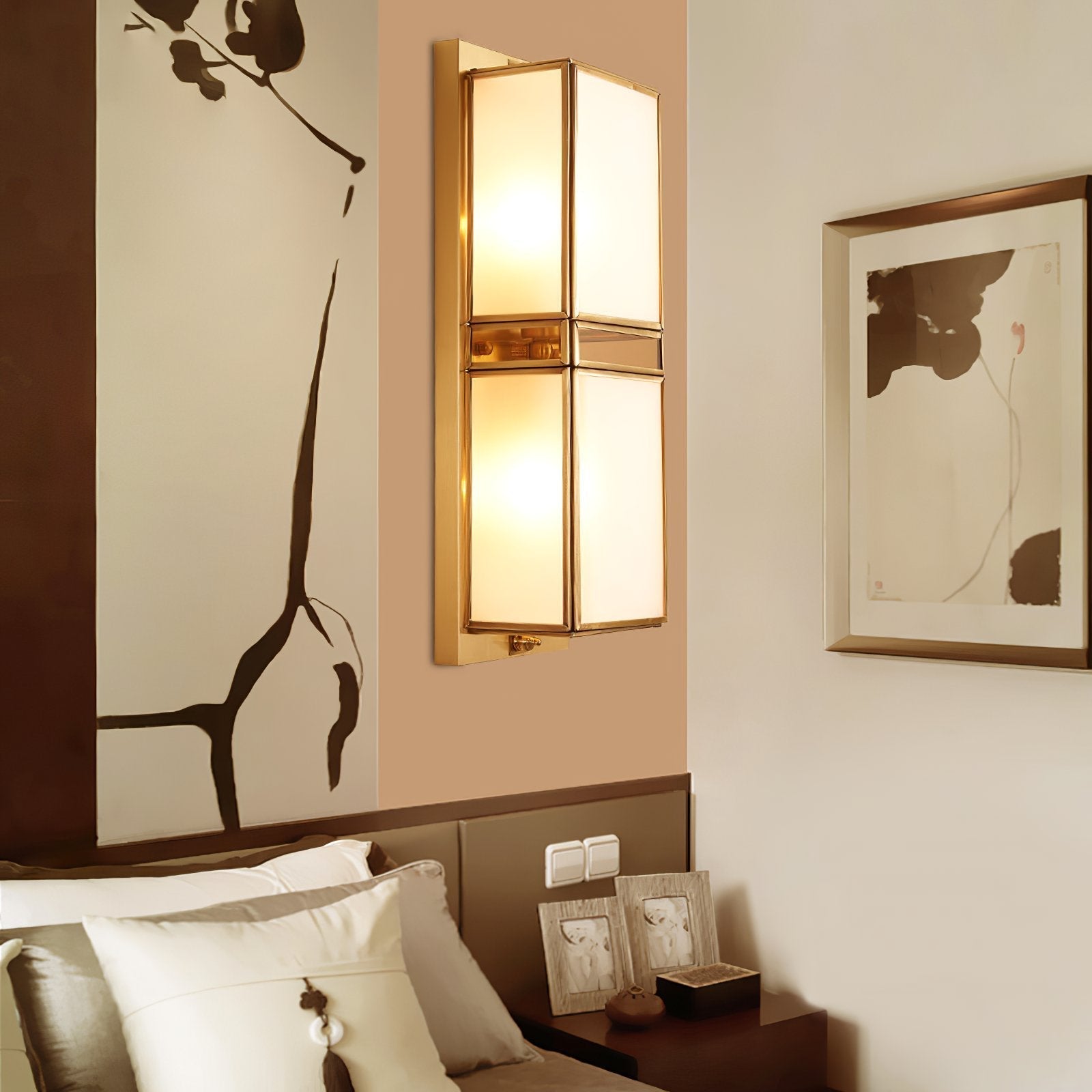 modern-brass-wall-sconce-lighting-with-elegant-handcrafted-glass-shade