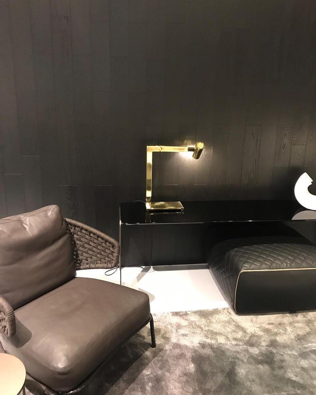 Modern Minimalist Circular LED Table Lamp with Integrated Lighting for Bedside and Desk
