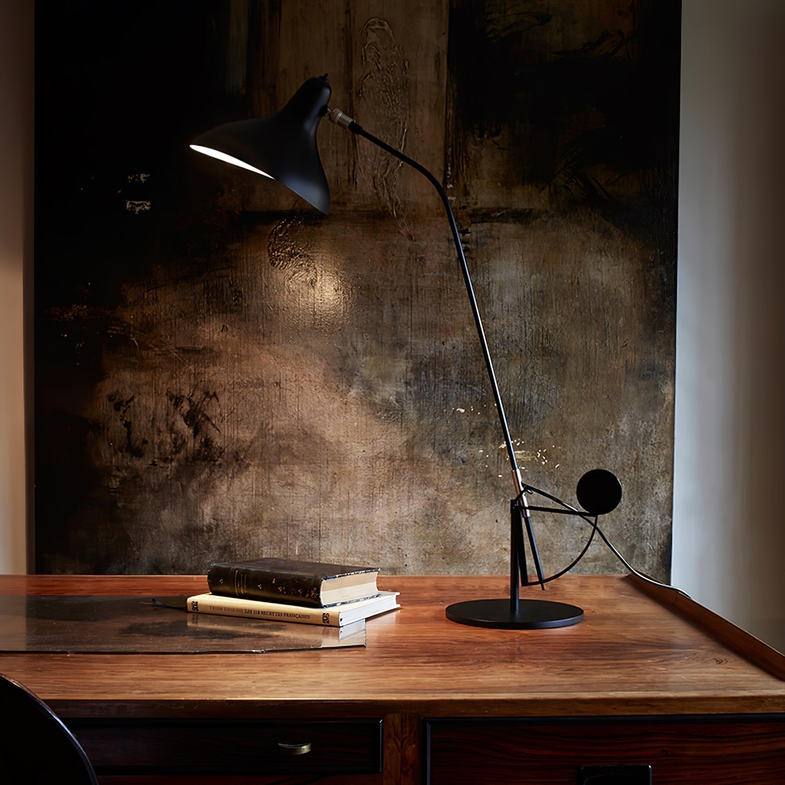 Modern Mantis Arm Table Lamp Minimalist Black Metal Desk Light for Living Room