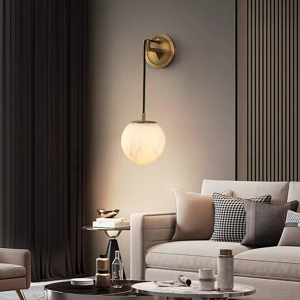 modern-alabaster-globe-wall-sconce-with-brass-accents-elegant-spherical-indoor-light