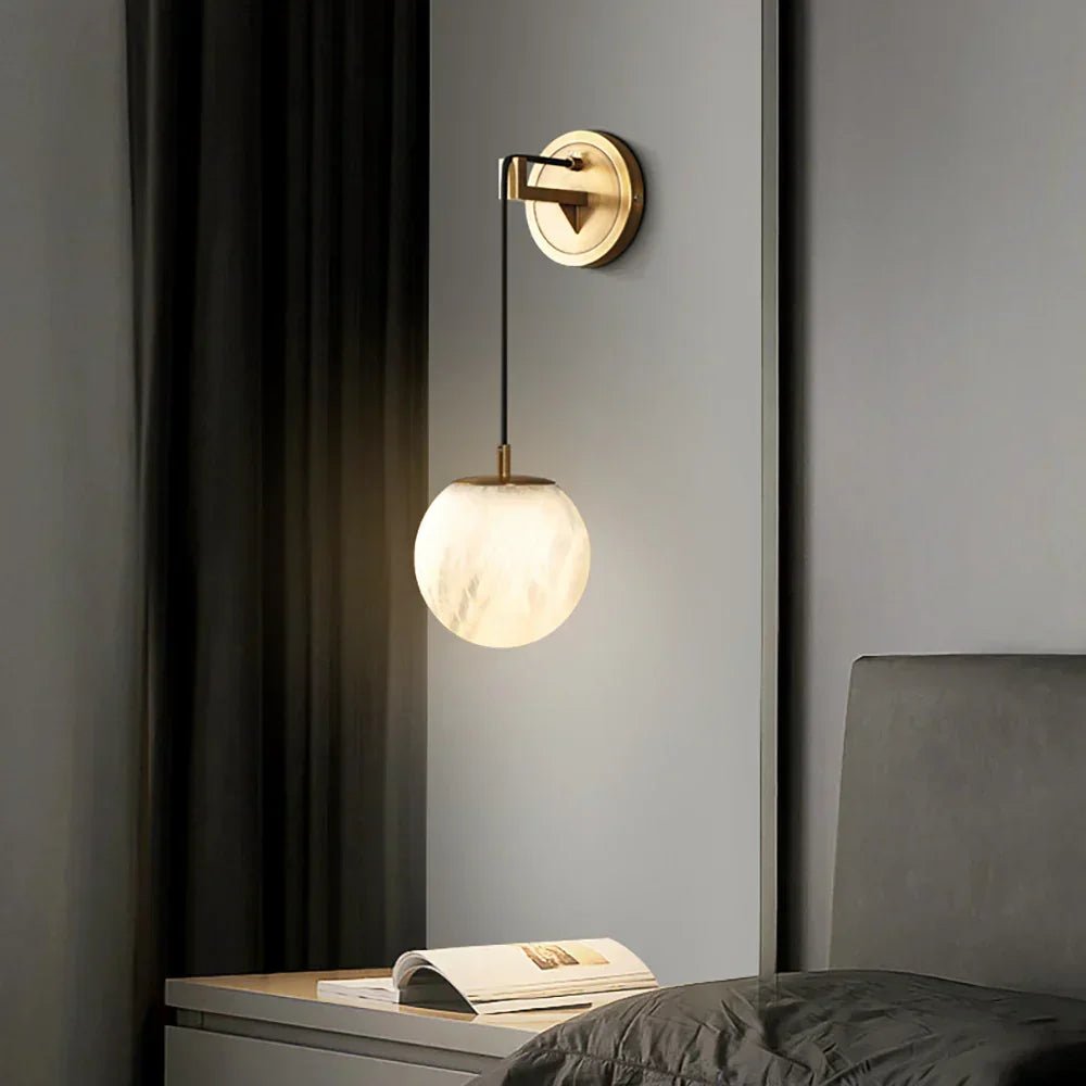 modern-alabaster-globe-wall-sconce-with-brass-accents-elegant-spherical-indoor-light