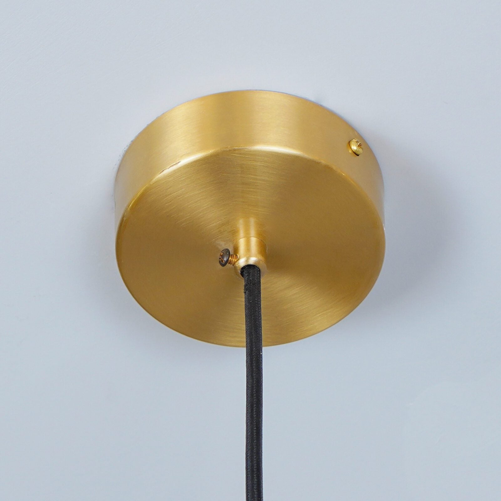 modern-natural-marble-strip-led-pendant-light-with-brass-accents-for-contemporary-interiors