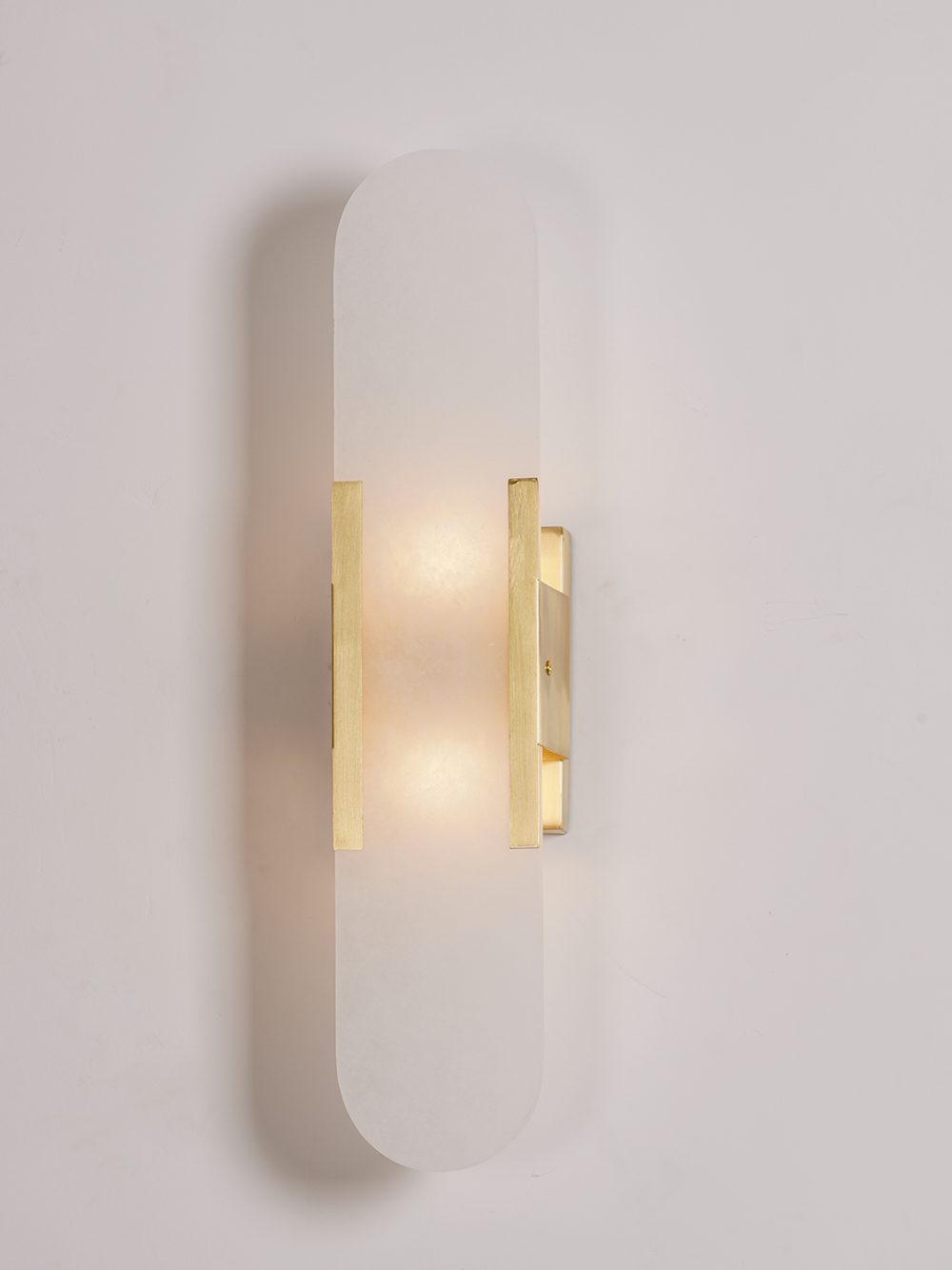modern-elongated-alabaster-wall-sconce-luxury-natural-stone-led-light