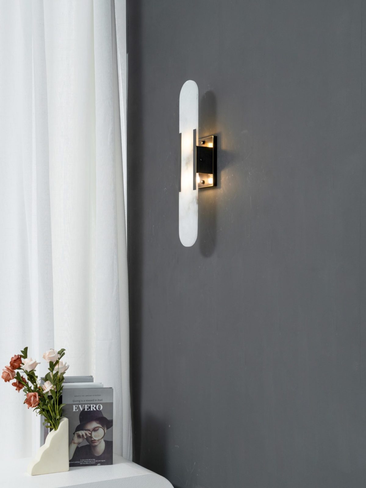 modern-elongated-alabaster-wall-sconce-luxury-natural-stone-led-light