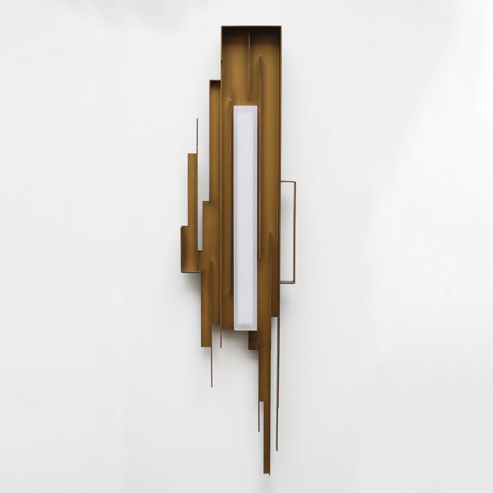 modern-brutalist-gold-metal-sculpted-wall-sconce-integrated-led-vertical-light-fixture