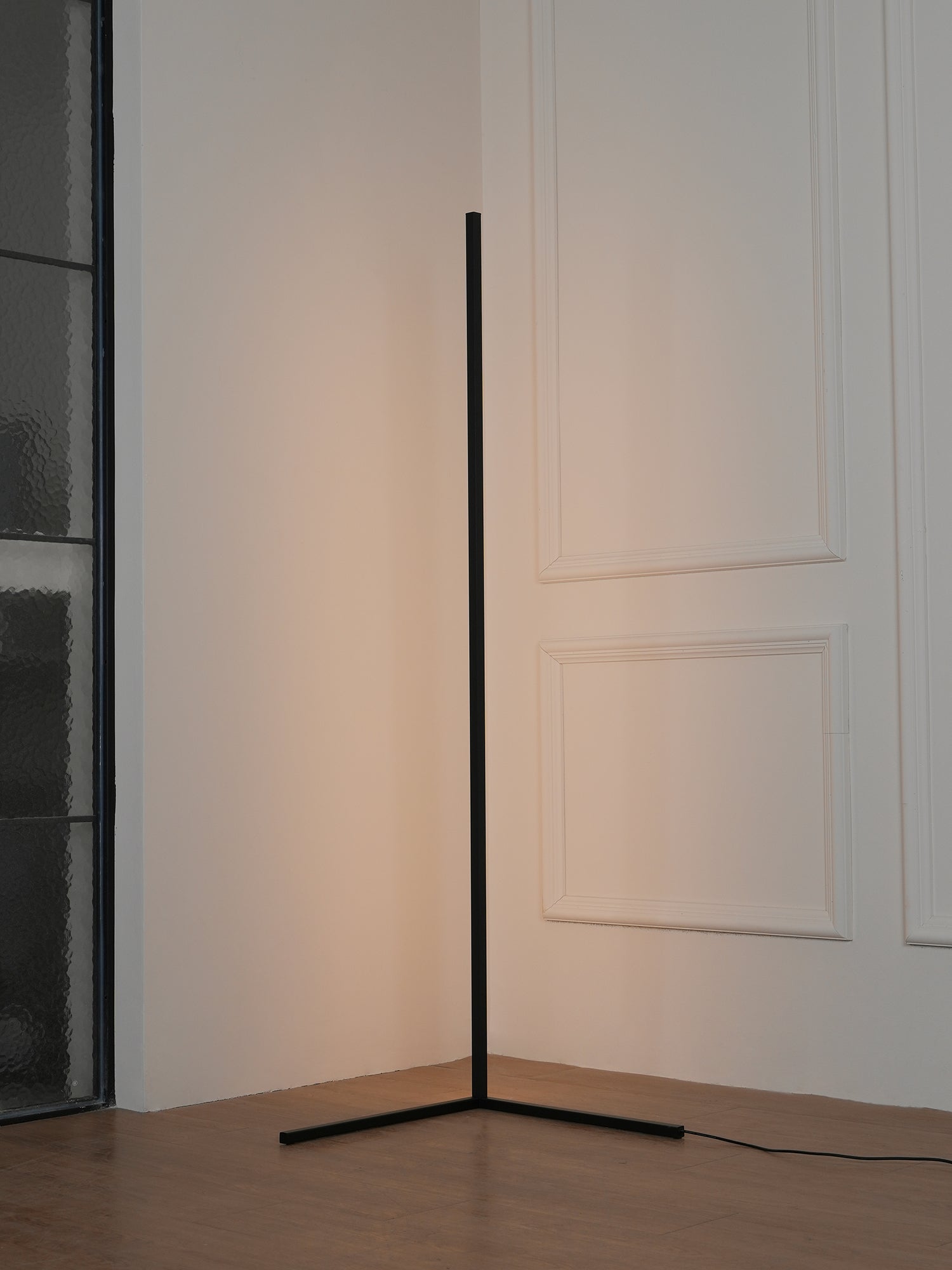 Minimalist Modern LED Floor Lamp Vertical Uplight for Contemporary Living Spaces