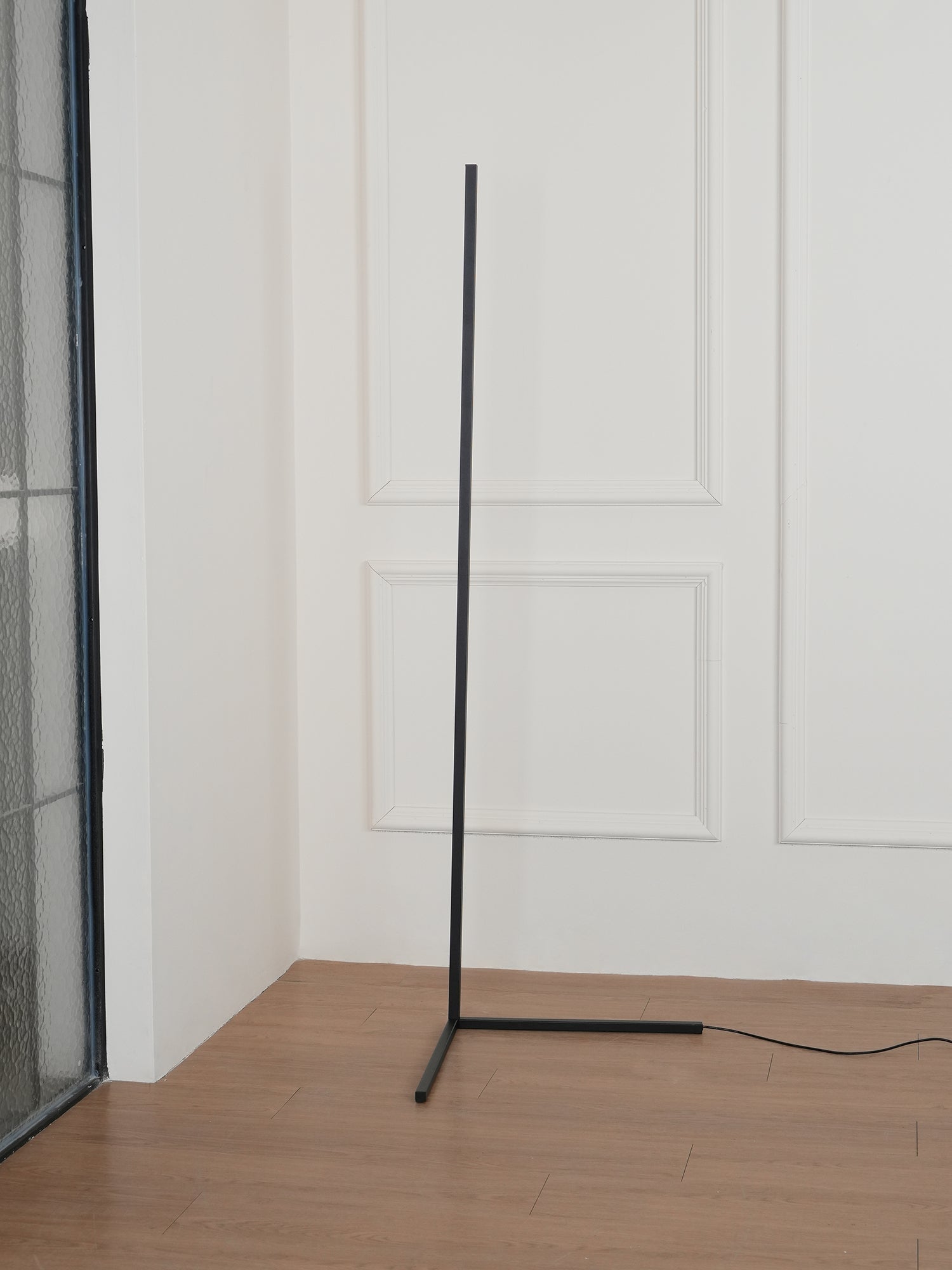 Minimalist Modern LED Floor Lamp Vertical Uplight for Contemporary Living Spaces