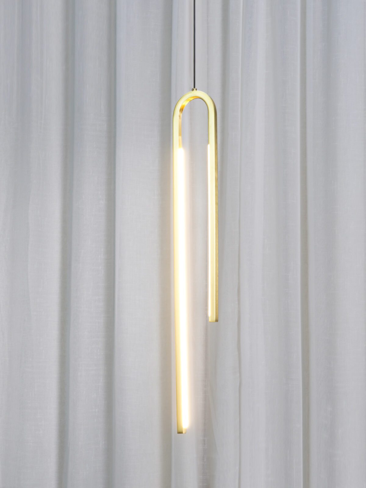 mira-u-modern-brass-led-pendant-light-with-acrylic-diffuser-for-dining-room