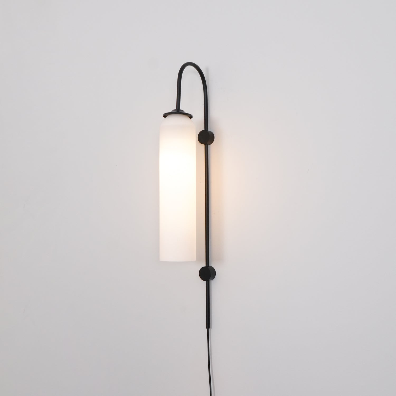 modern-cylinder-glass-wall-sconce-with-plug-in-cord-for-interior-lighting