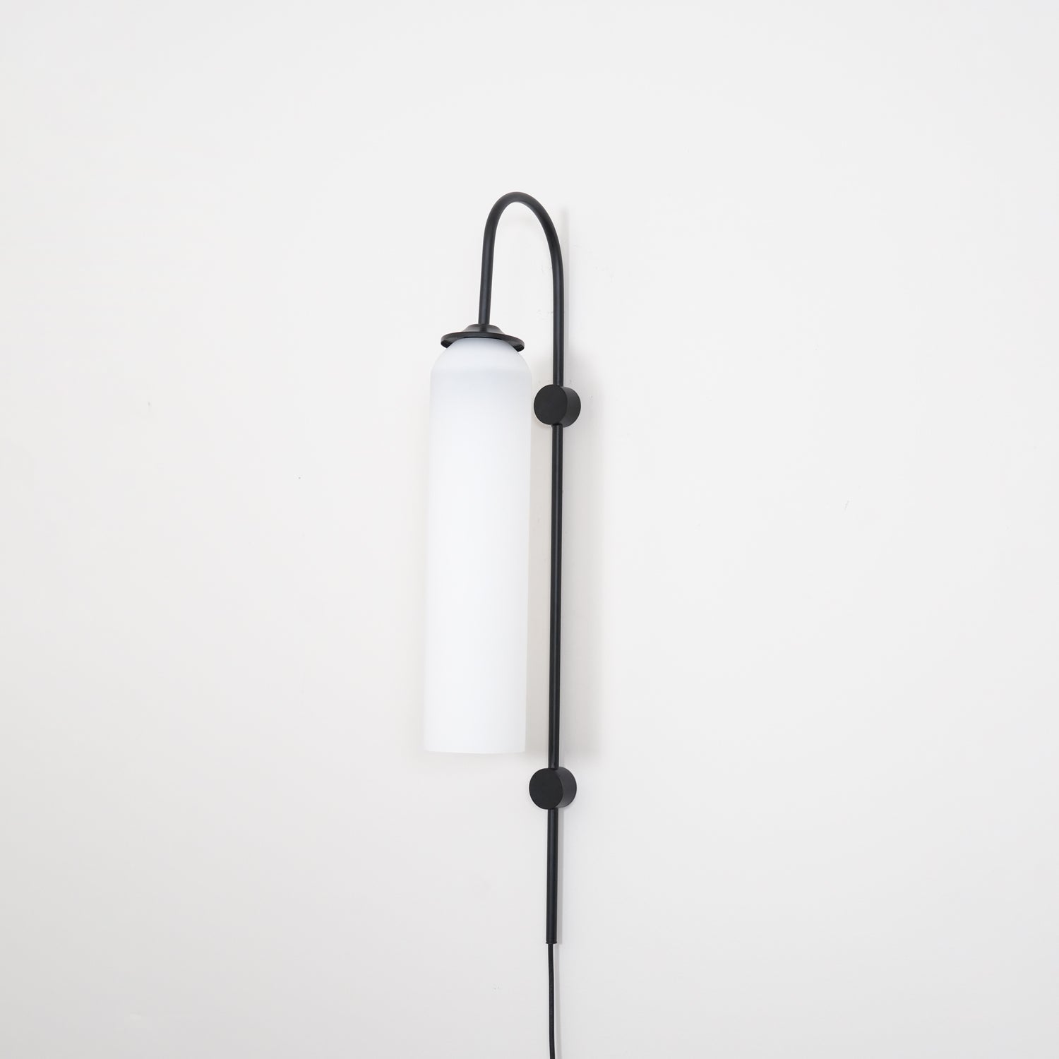 modern-cylinder-glass-wall-sconce-with-plug-in-cord-for-interior-lighting