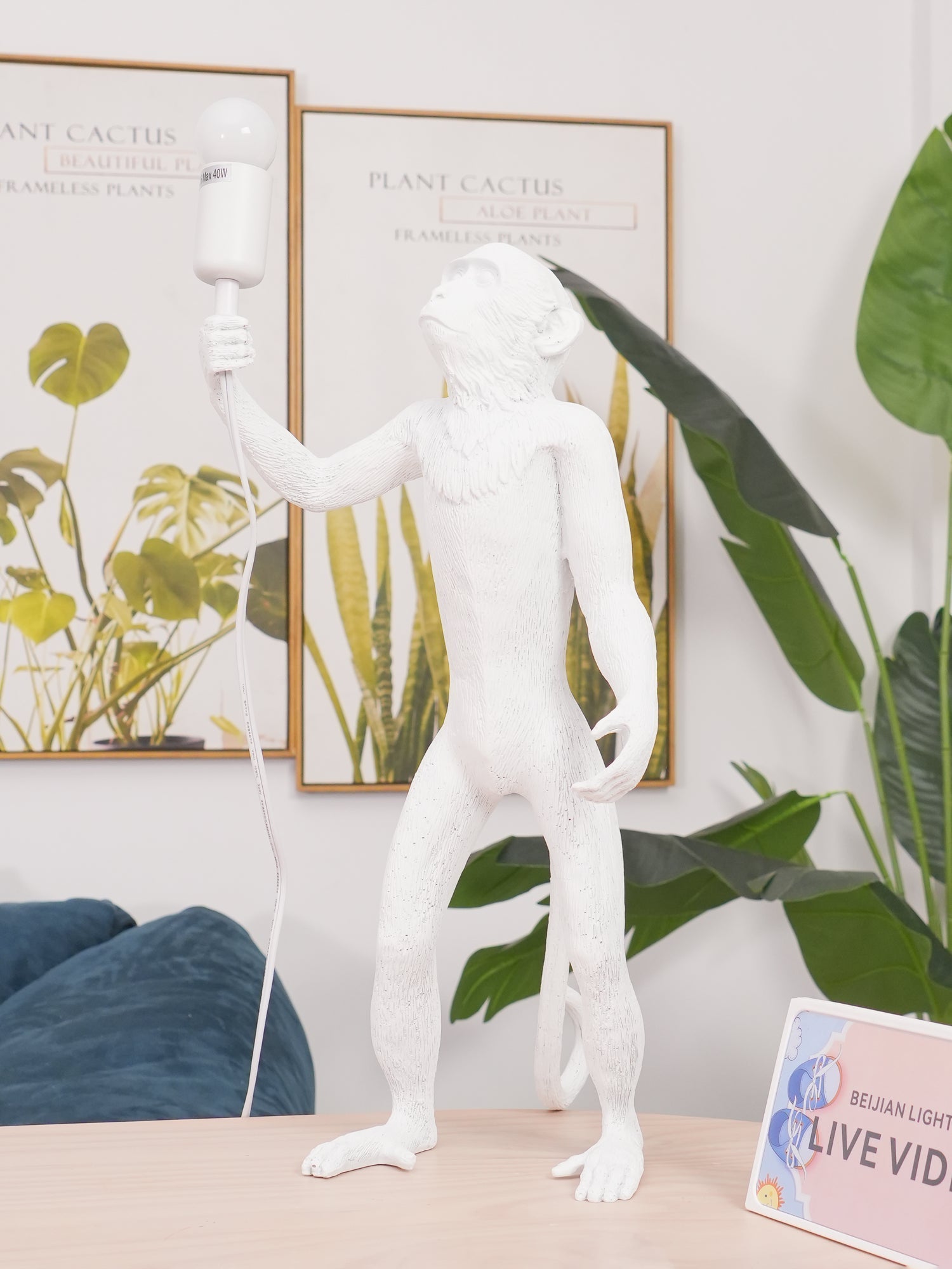 Sitting Monkey Resin Table Lamp Whimsical Animal Sculpture Desk Light for Living Room