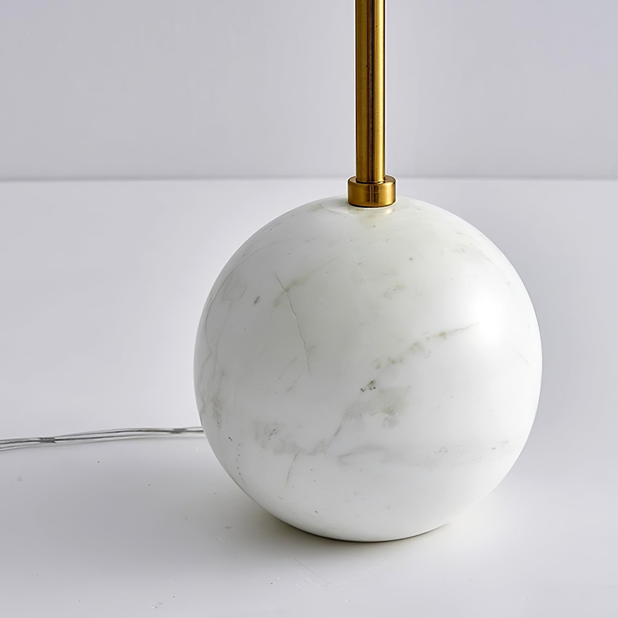 modern-murdock-gold-table-lamp-with-marble-base-and-integrated-led-lighting
