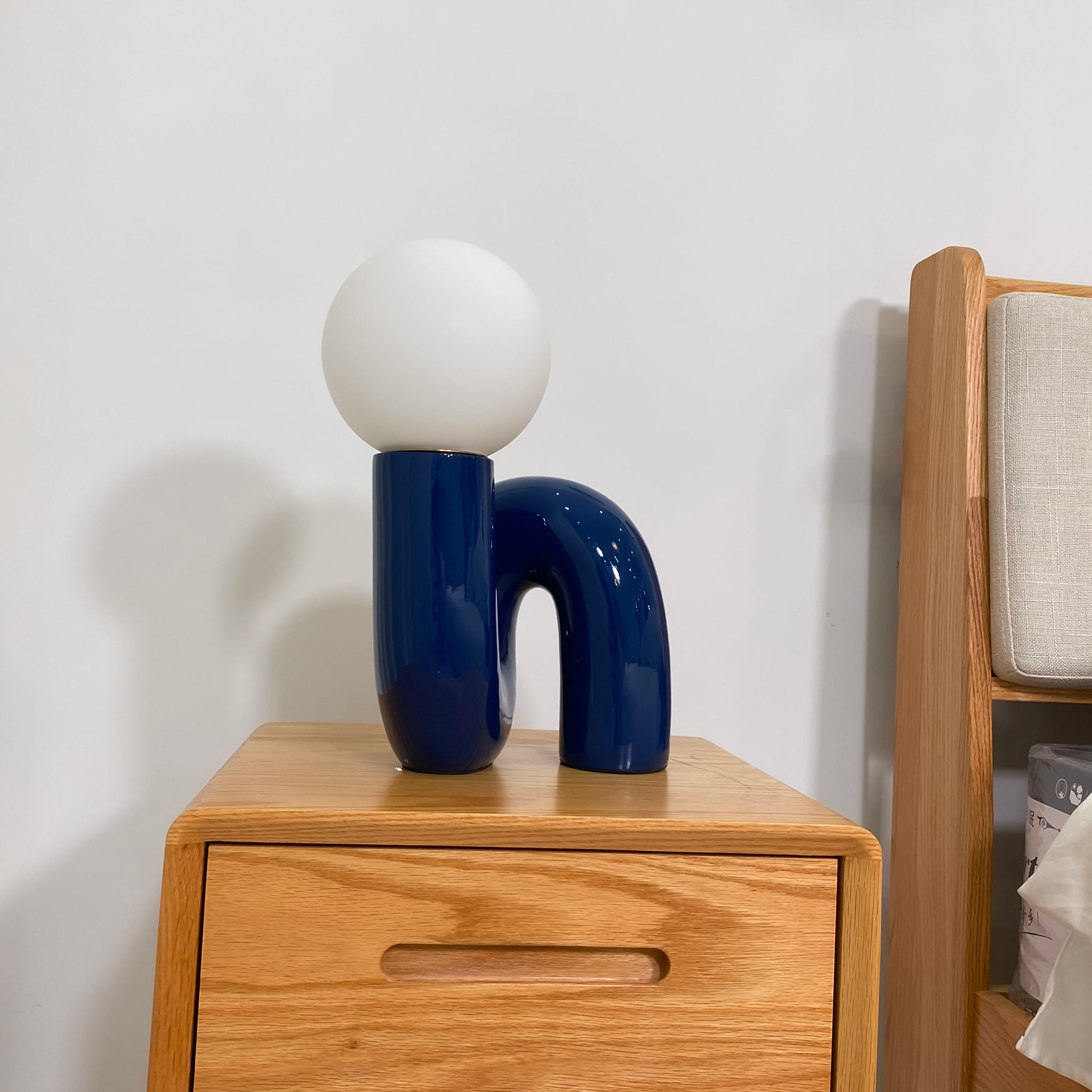 Modern Resin N Shape Table Lamp with Glass Globe for Creative Bedside and Office Lighting