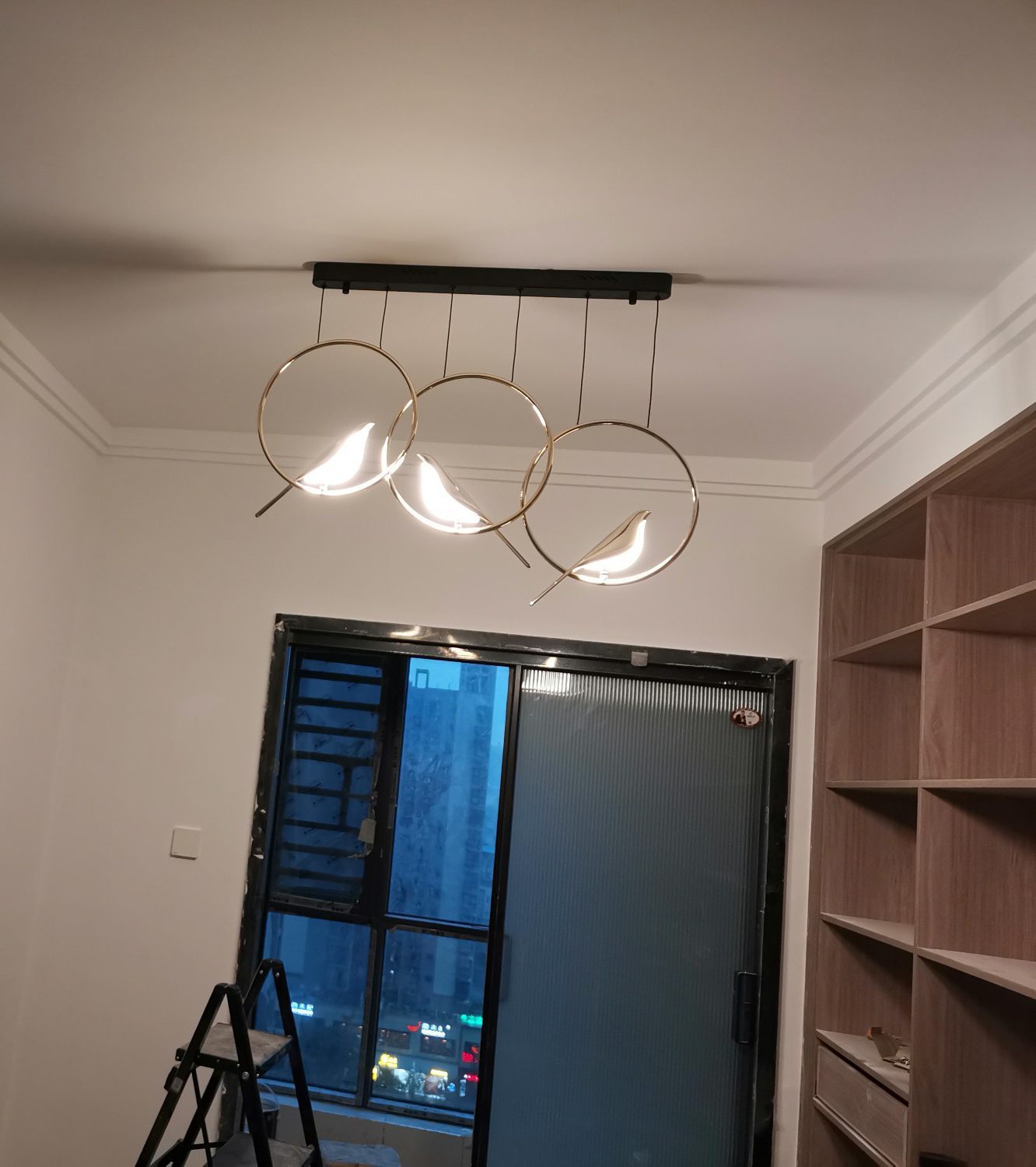 creative-rotating-bird-shape-led-pendant-lamp-gold-modern-aluminum-adjustable-hanging-light