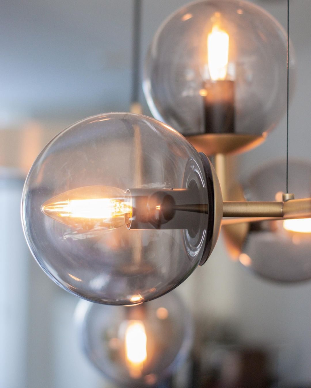 contemporary-multi-glass-globe-pendant-light-with-round-orb-shades-and-polished-brass-frame