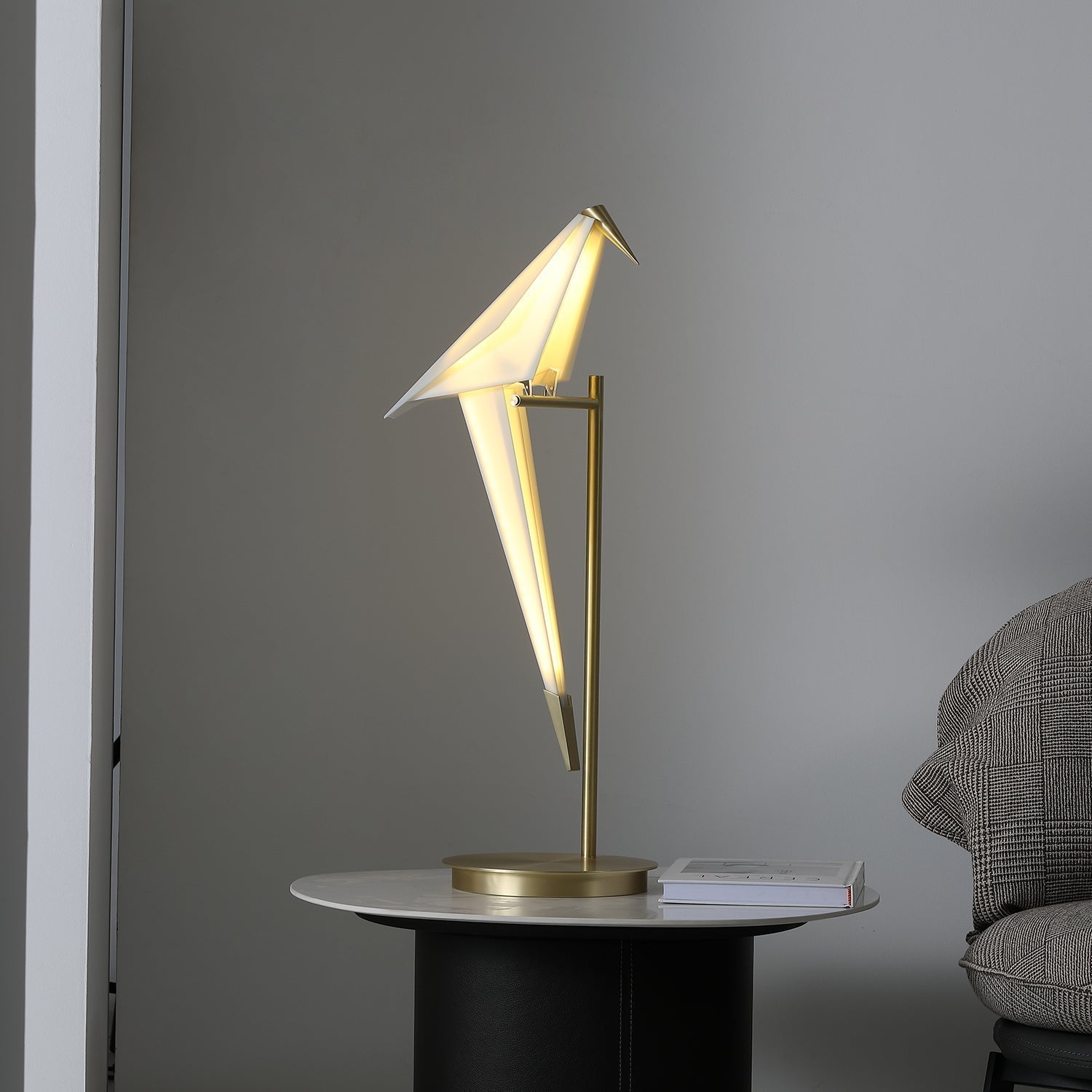 Modern Origami Bird LED Table Lamp Creative Paper Crane Nightstand Light
