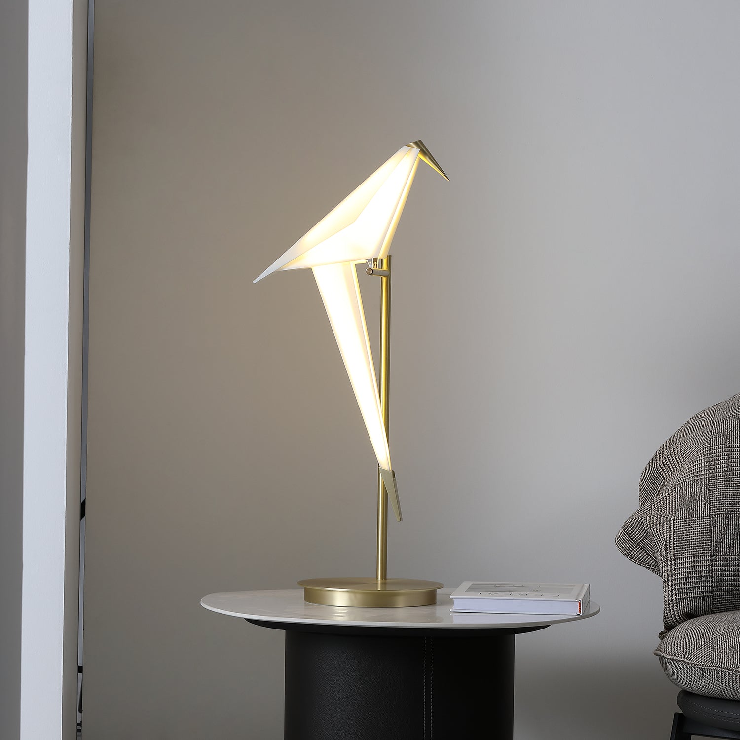Modern Origami Bird LED Table Lamp Creative Paper Crane Nightstand Light