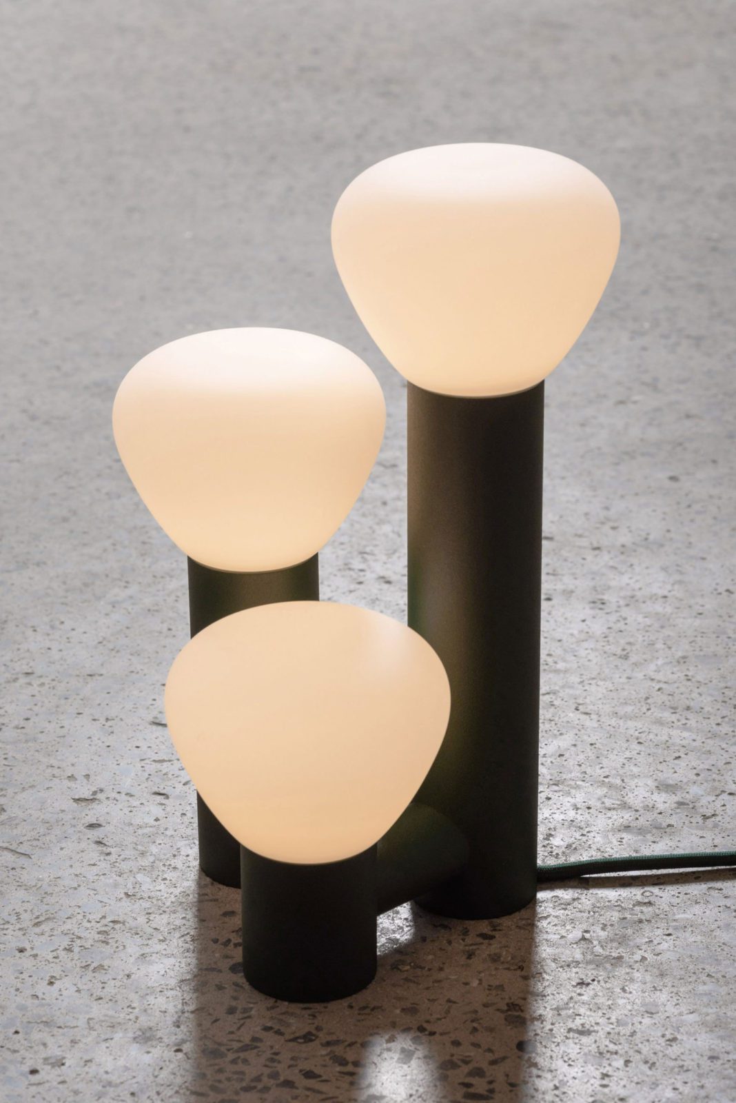 kienney-modern-metal-and-glass-table-lamp-for-living-room-and-bedroom-ambient-flashlight-style-desk-light