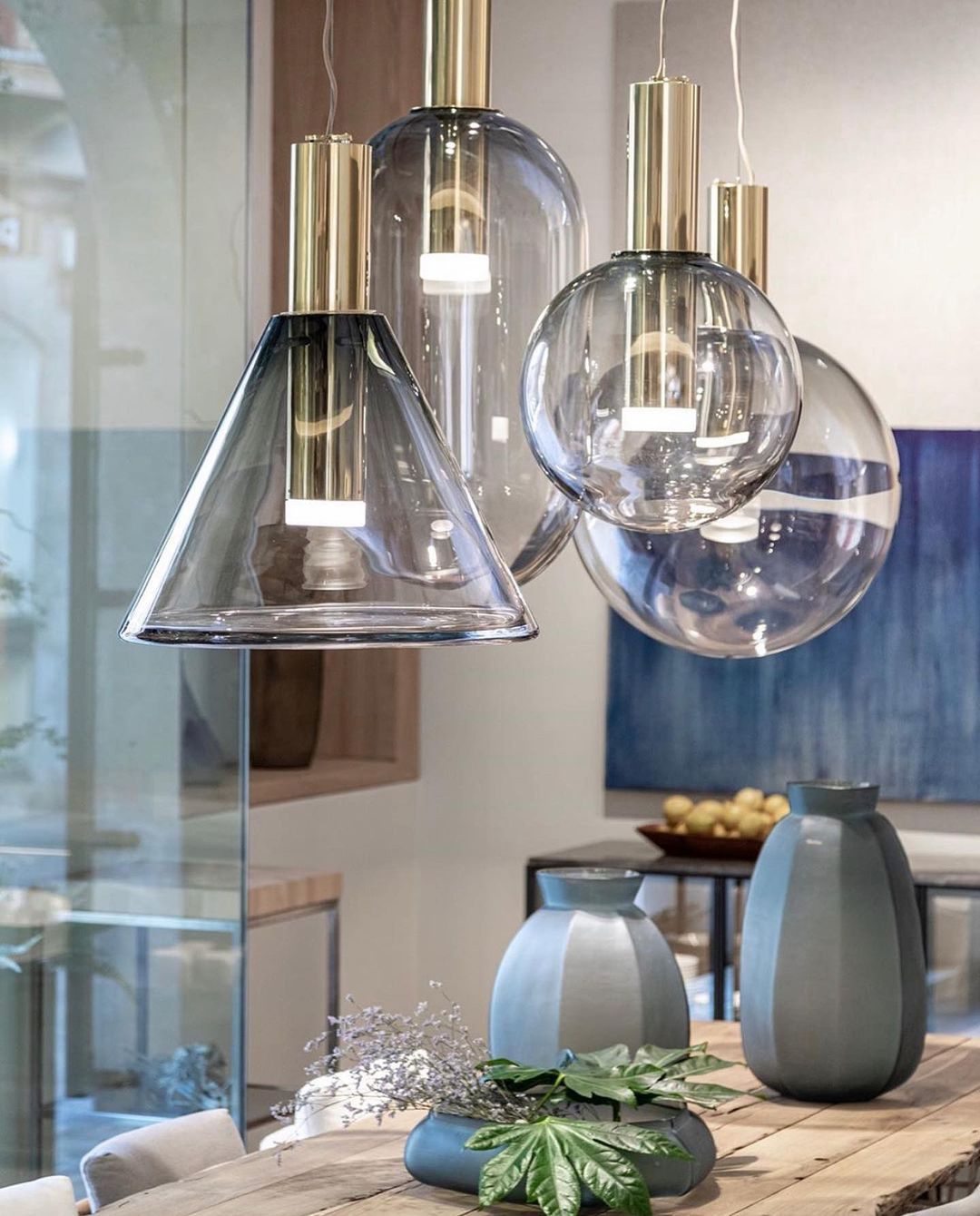 modern-geometric-hand-blown-glass-pendant-light-with-elegant-gold-finish-for-contemporary-interiors