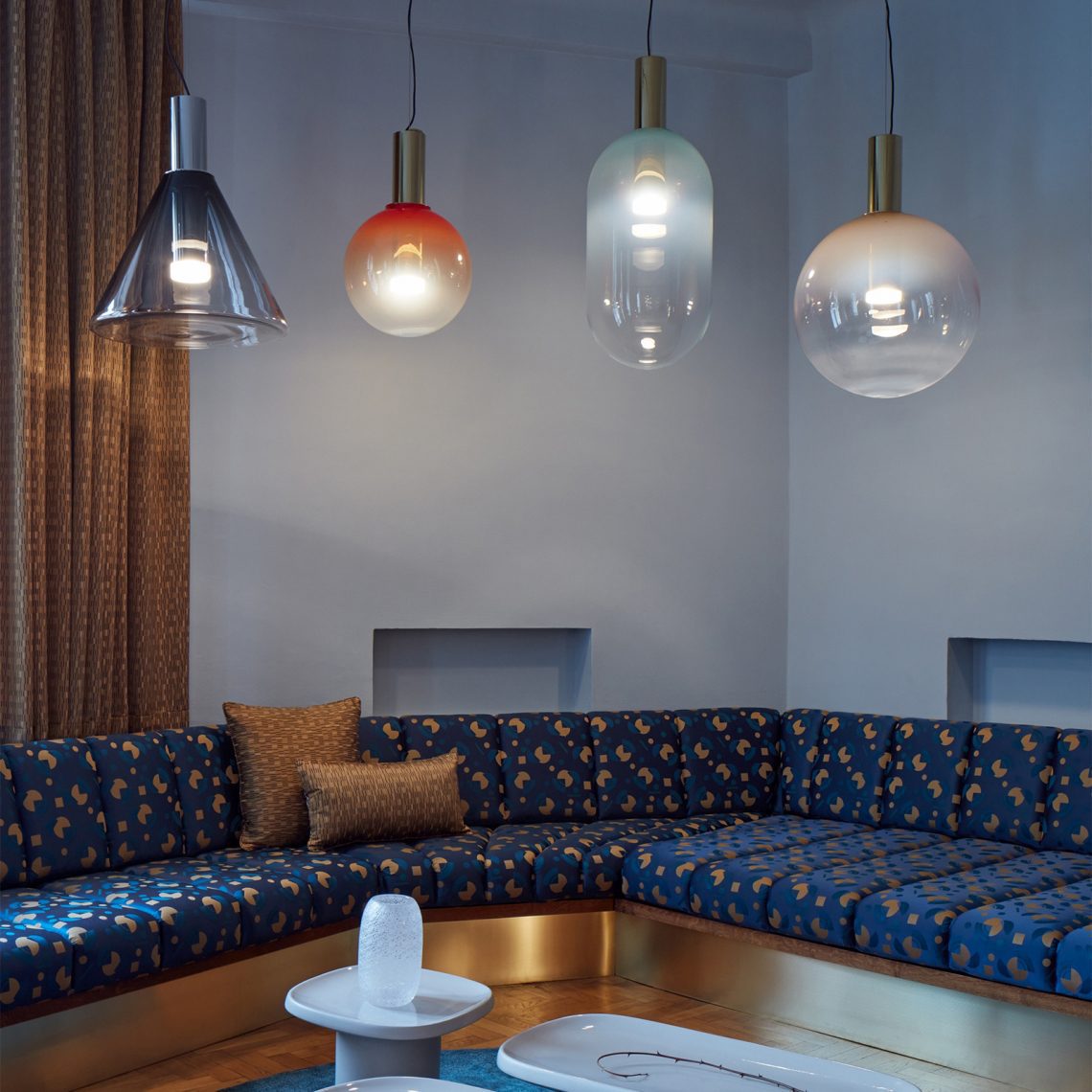 modern-geometric-hand-blown-glass-pendant-light-with-elegant-gold-finish-for-contemporary-interiors
