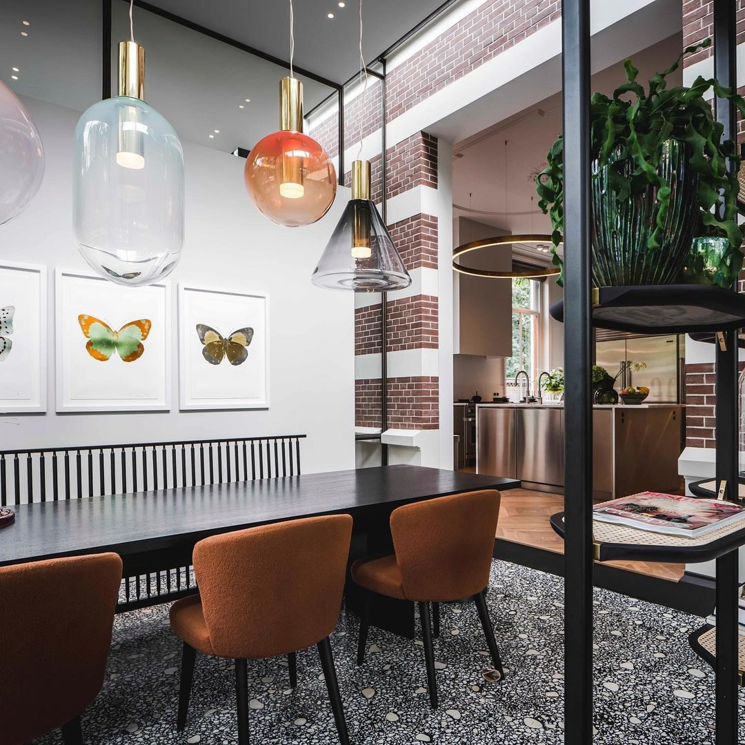 modern-geometric-hand-blown-glass-pendant-light-with-elegant-gold-finish-for-contemporary-interiors