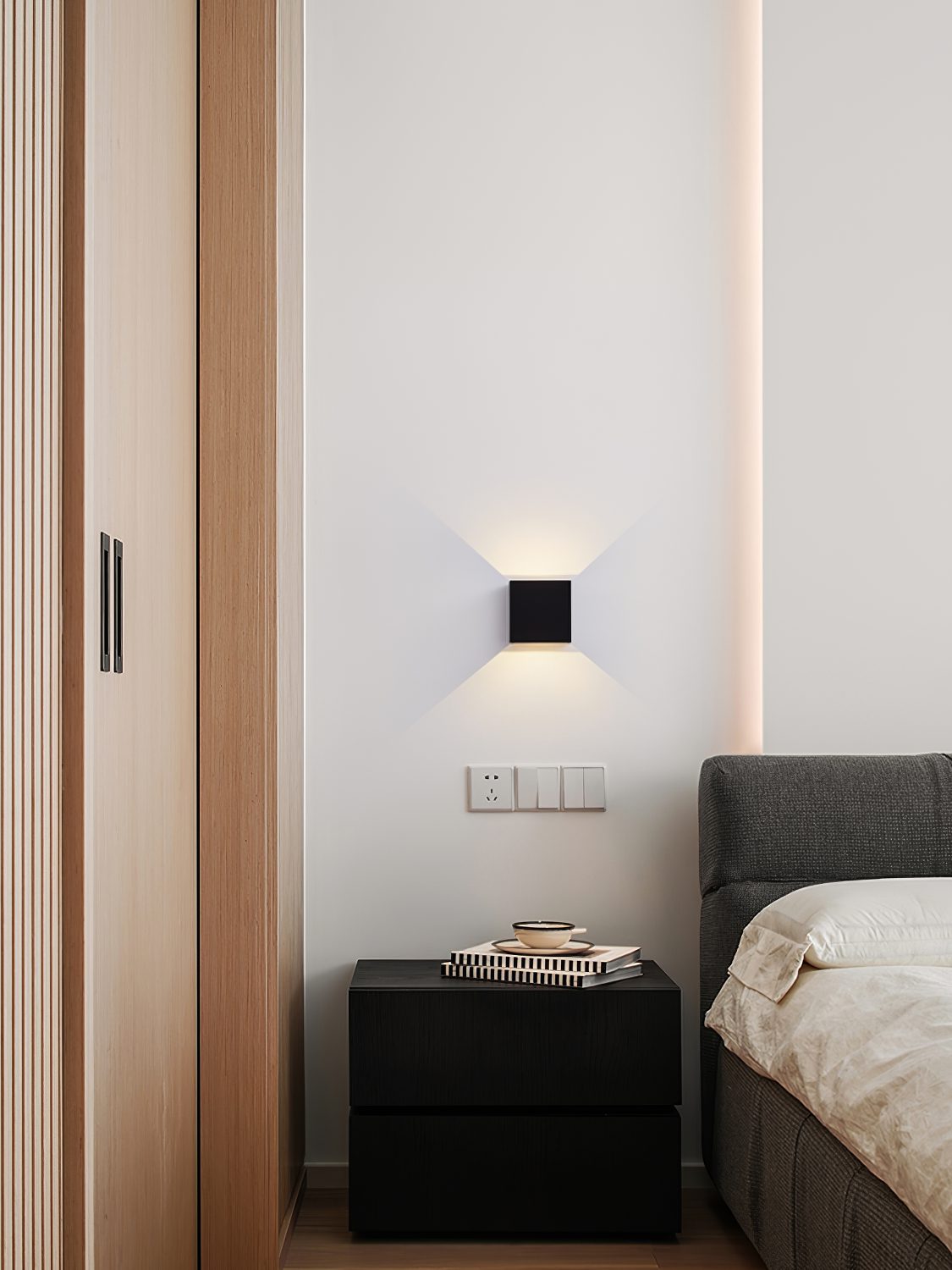 modern-pienza-square-aluminum-led-wall-sconce-with-up-and-down-lighting