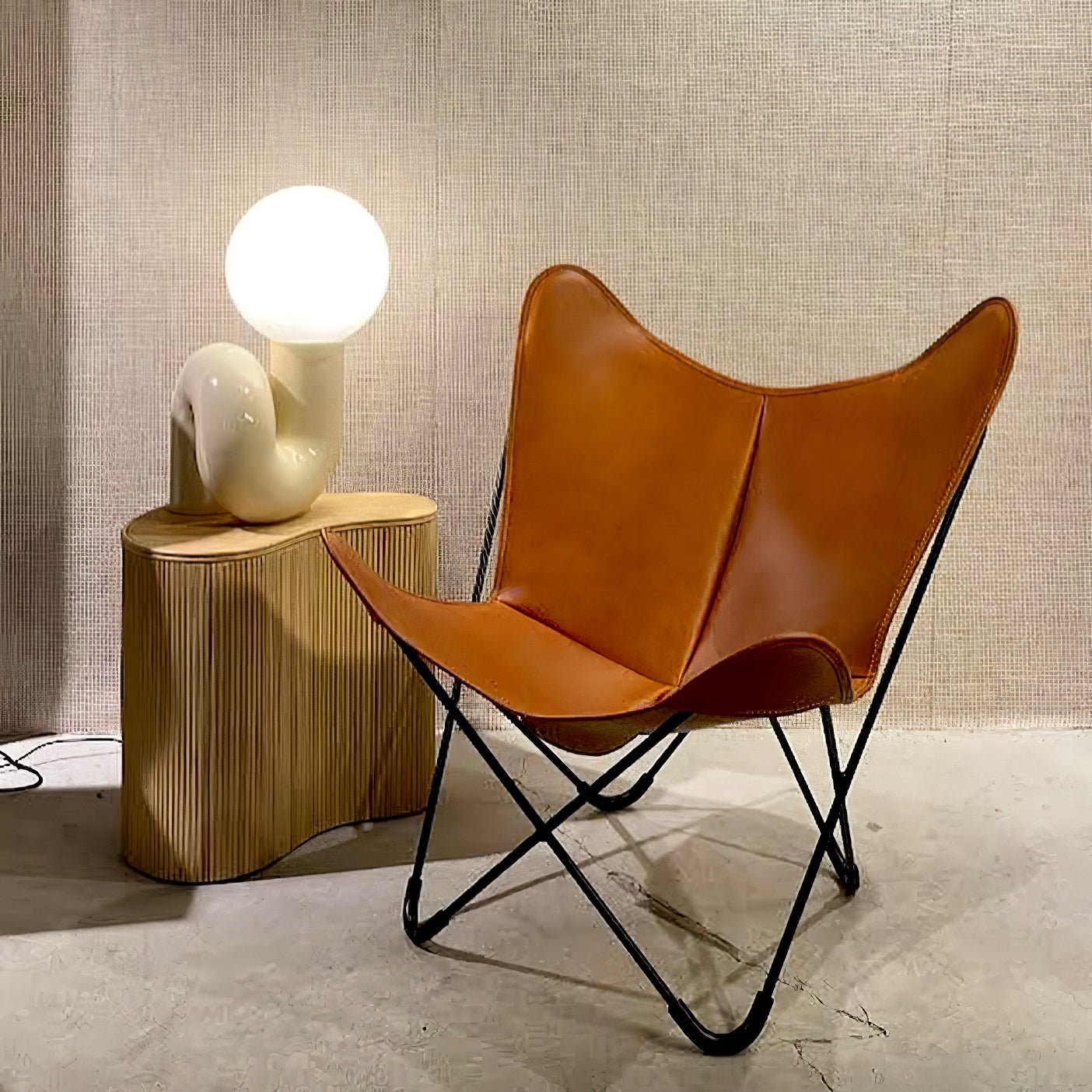 Modern Resin N Shape Table Lamp with Glass Globe for Creative Bedside and Office Lighting