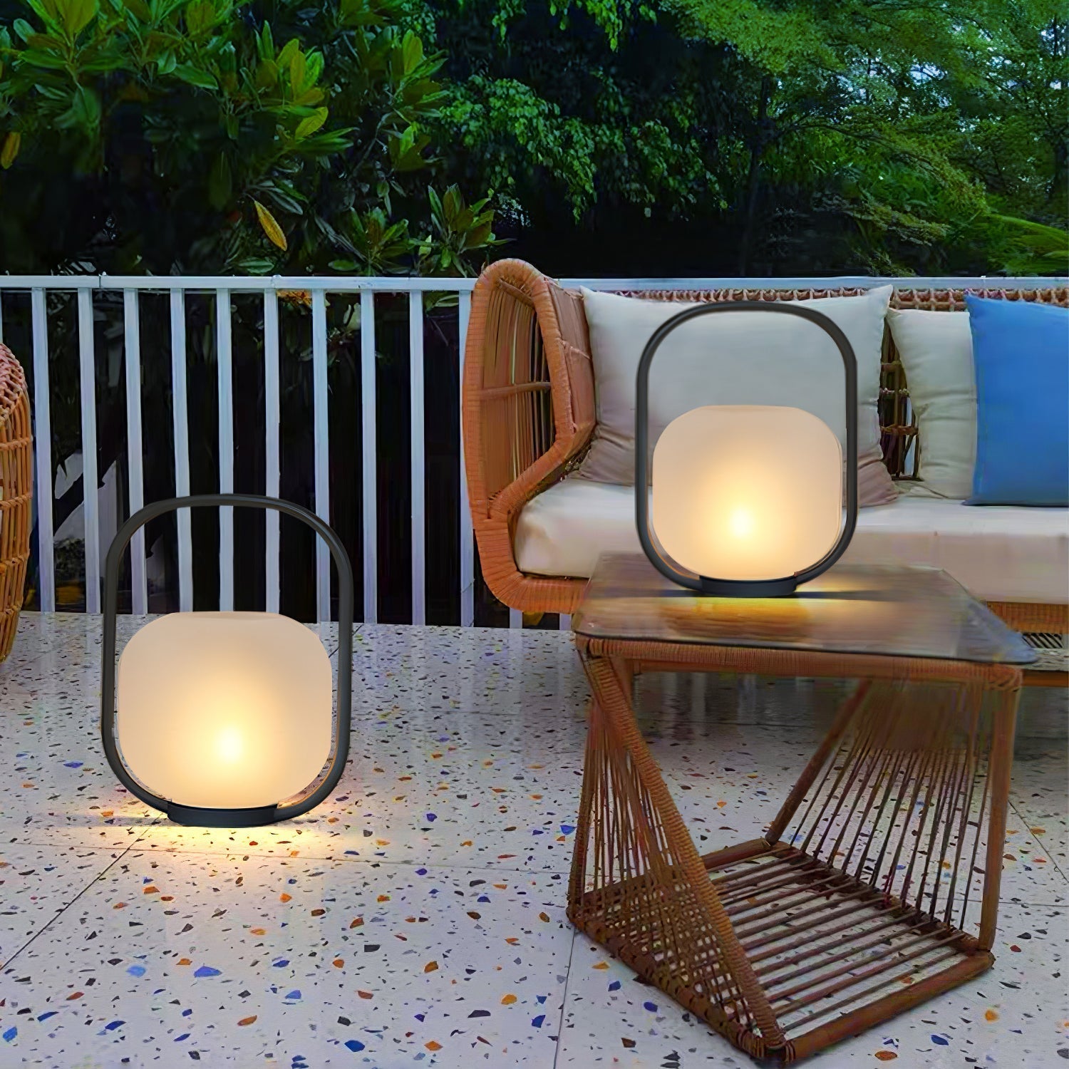 Modern Rechargeable Portable Outdoor Lantern Table Lamp for Garden and Patio