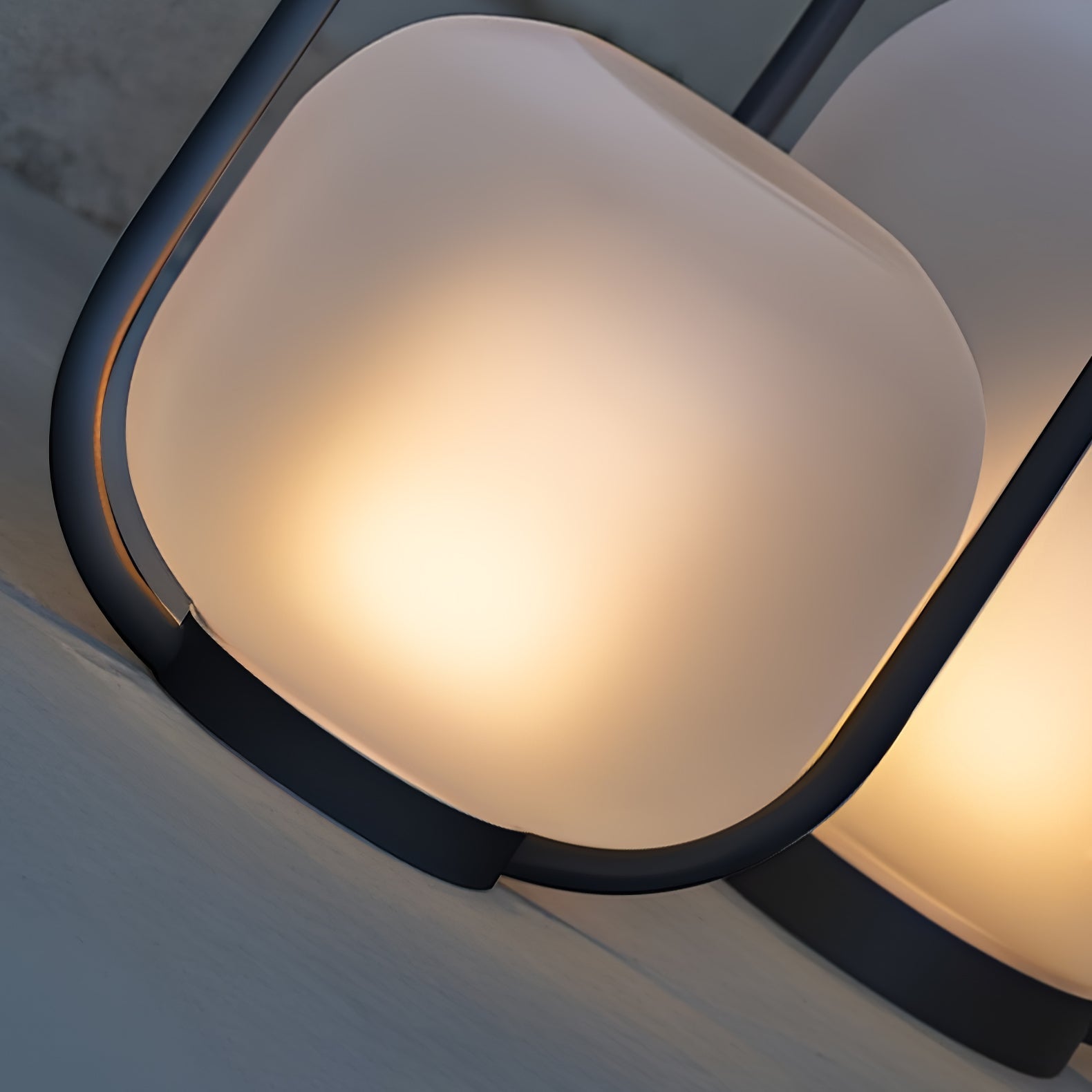 Modern Rechargeable Portable Outdoor Lantern Table Lamp for Garden and Patio