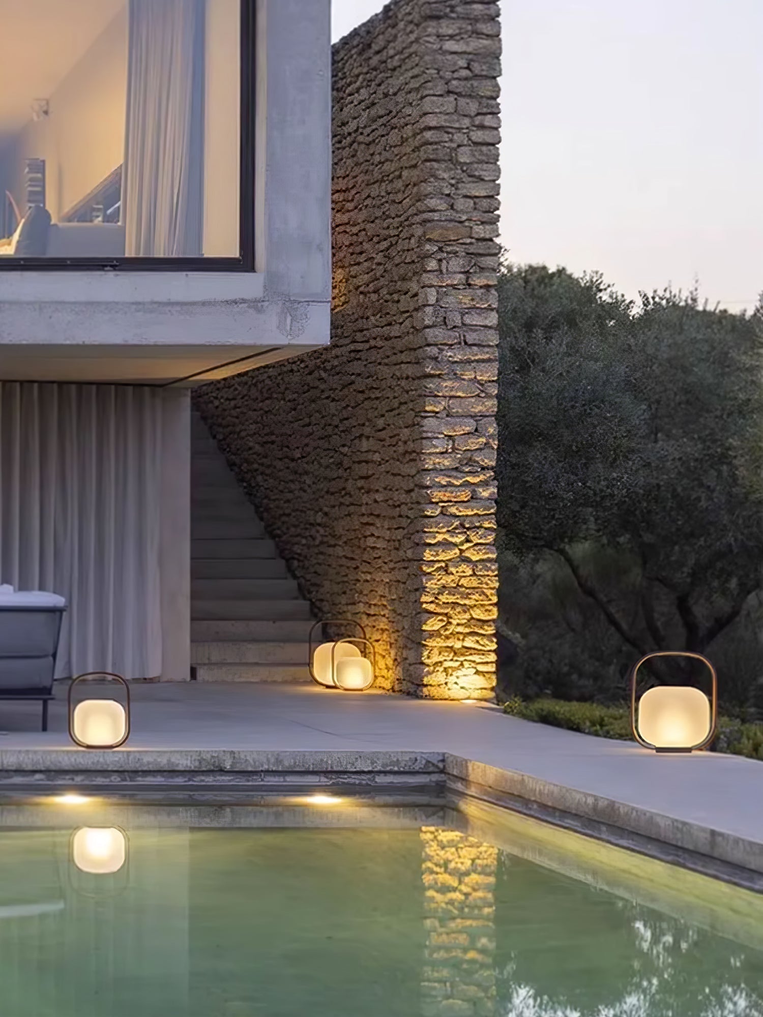 Modern Rechargeable Portable Outdoor Lantern Table Lamp for Garden and Patio