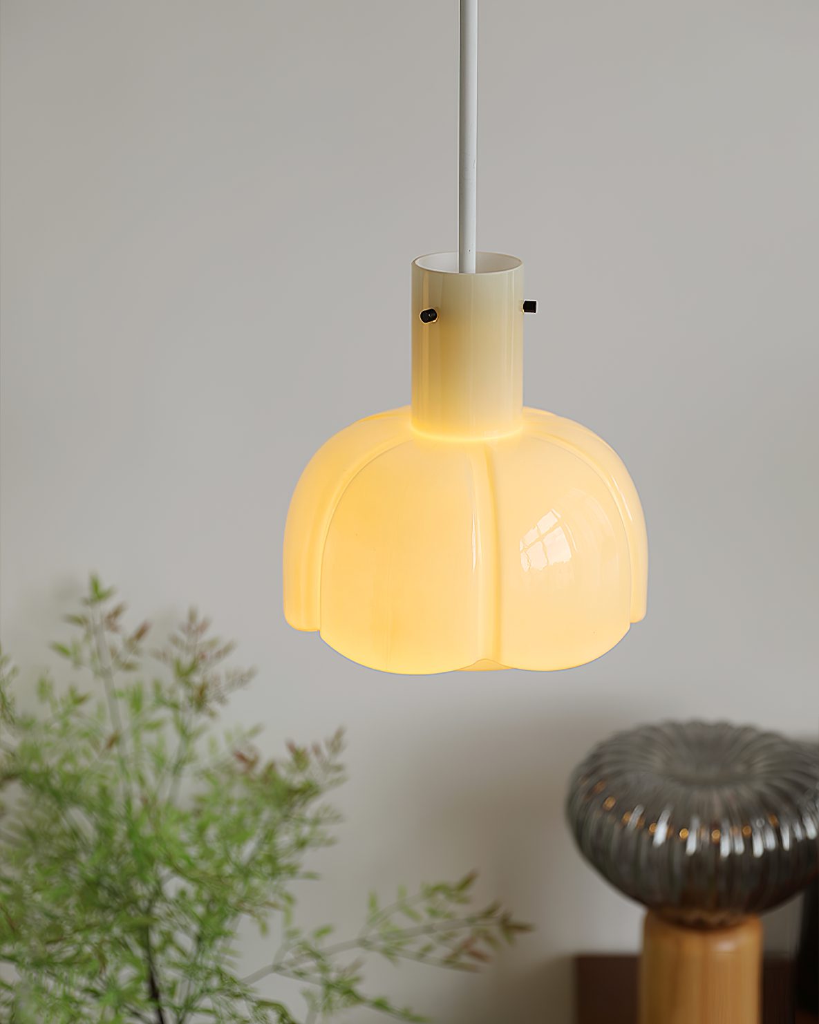 porto-vintage-ribbed-glass-pendant-light-elegant-linear-texture-ceiling-hanging-lamp-for-living-room-kitchen