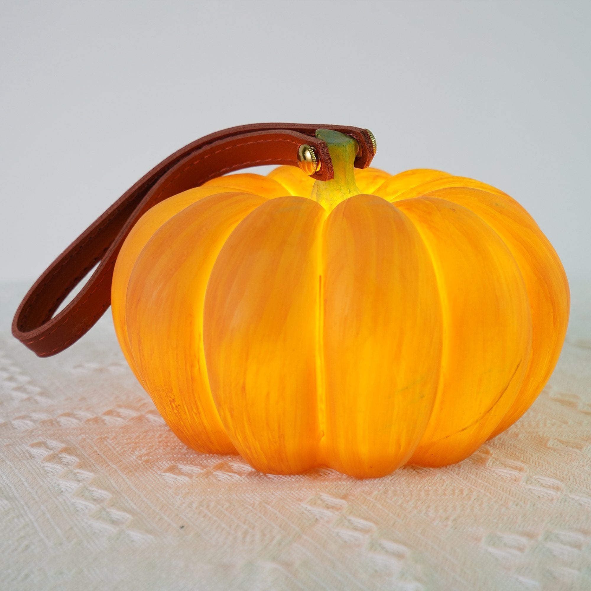 modern-pumpkin-inspired-resin-table-lamp-led-portable-bedside-nightstand-light-for-home-decor