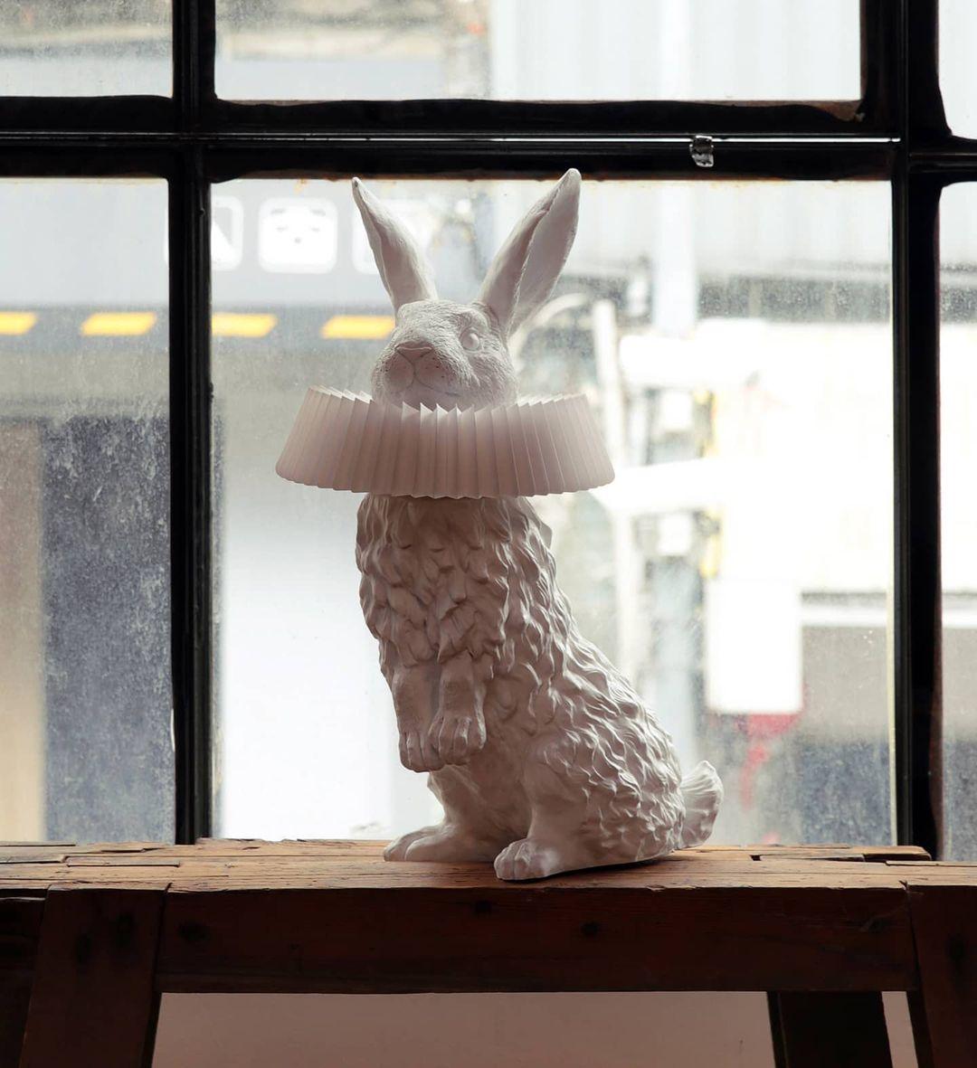 Whimsical Rabbit Animal Figurine Table Lamp with Ruffle Collar and LED Illumination for Modern Interiors
