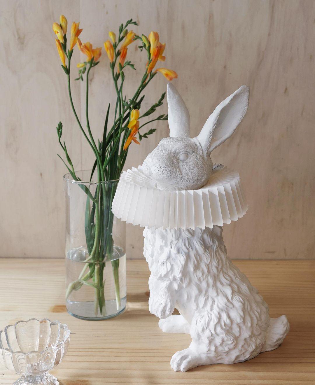 Whimsical Rabbit Animal Figurine Table Lamp with Ruffle Collar and LED Illumination for Modern Interiors