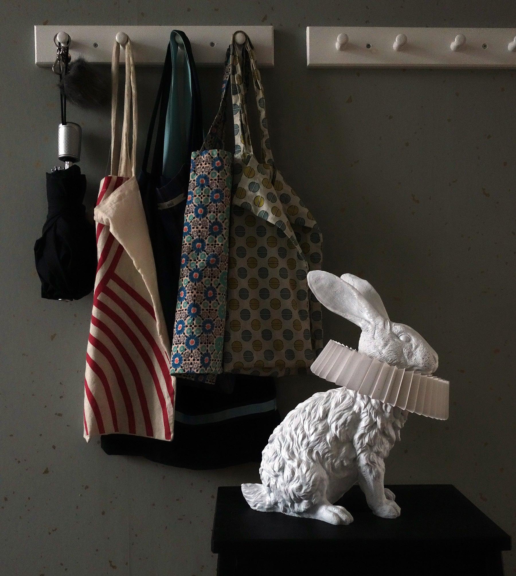 Whimsical Rabbit Animal Figurine Table Lamp with Ruffle Collar and LED Illumination for Modern Interiors
