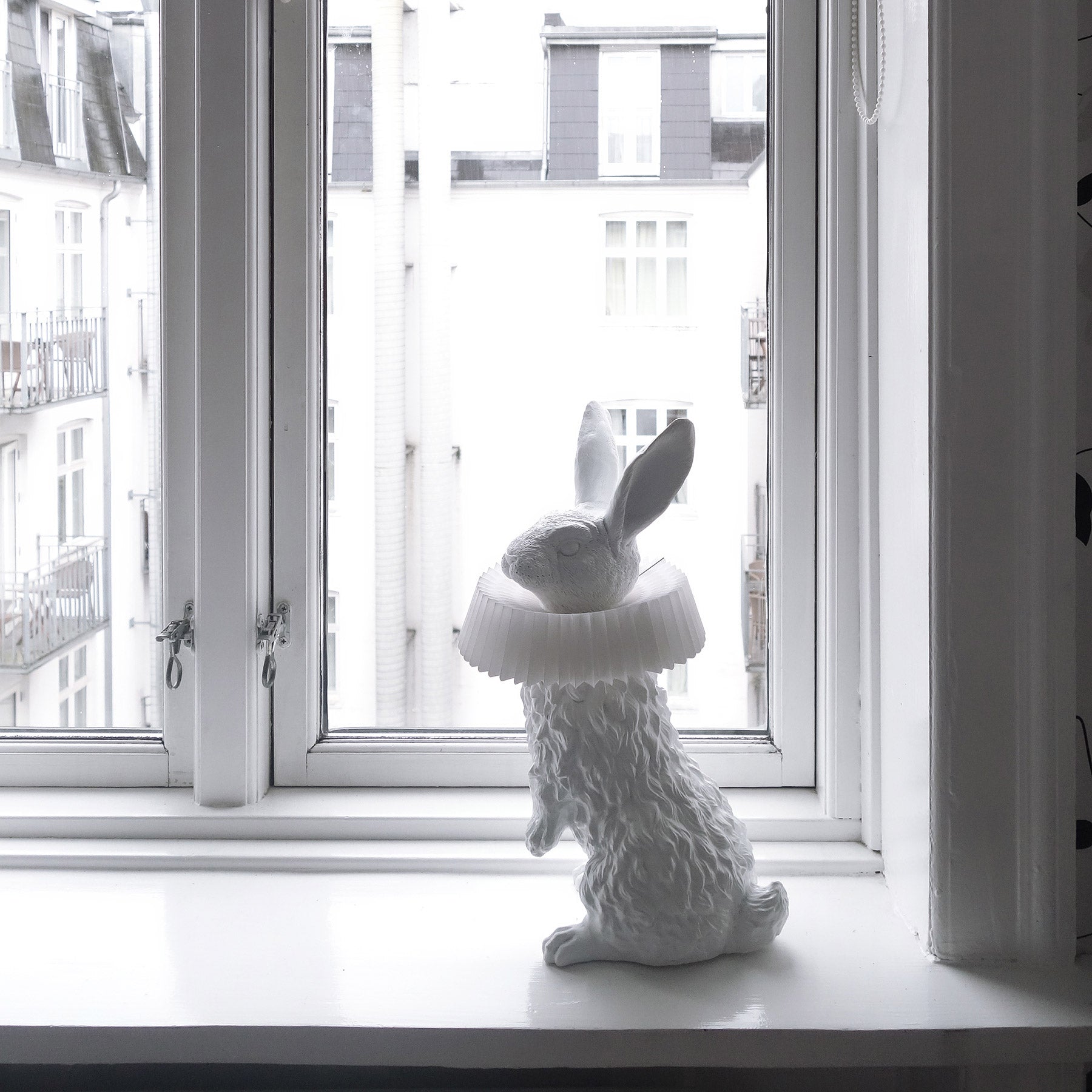 Whimsical Rabbit Animal Figurine Table Lamp with Ruffle Collar and LED Illumination for Modern Interiors