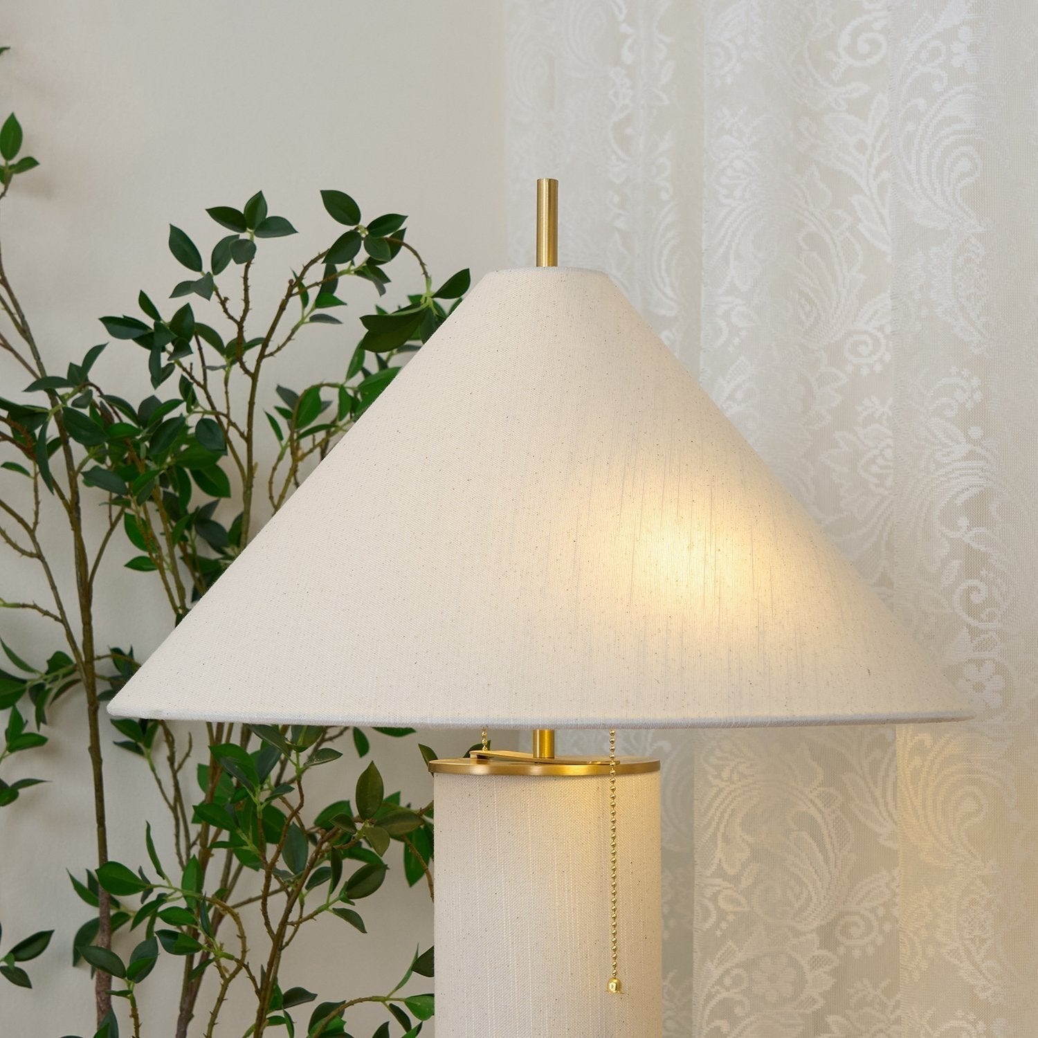 textured-ivory-linen-table-lamp-with-polished-brass-accents-for-elegant-living-spaces