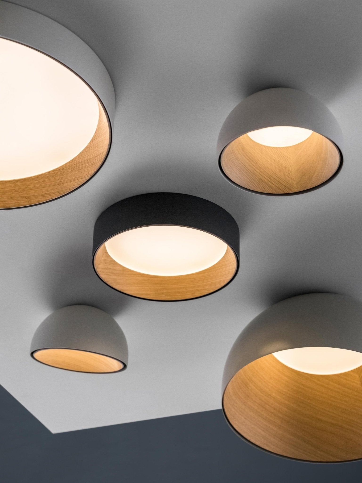 Modern Round LED Flush Mount Ceiling Light with Aluminum Metal Frame for Indoor Living Areas