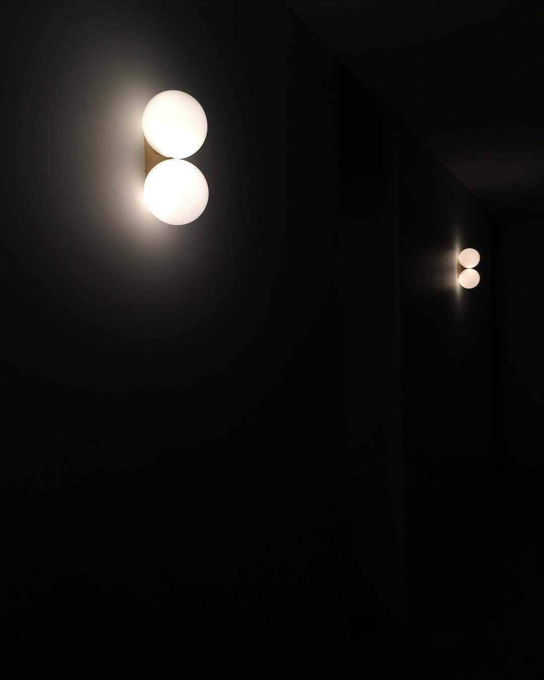 modern-glass-globe-wall-sconce-minimalist-round-g9-led-wall-lamp-for-hallway-bedroom
