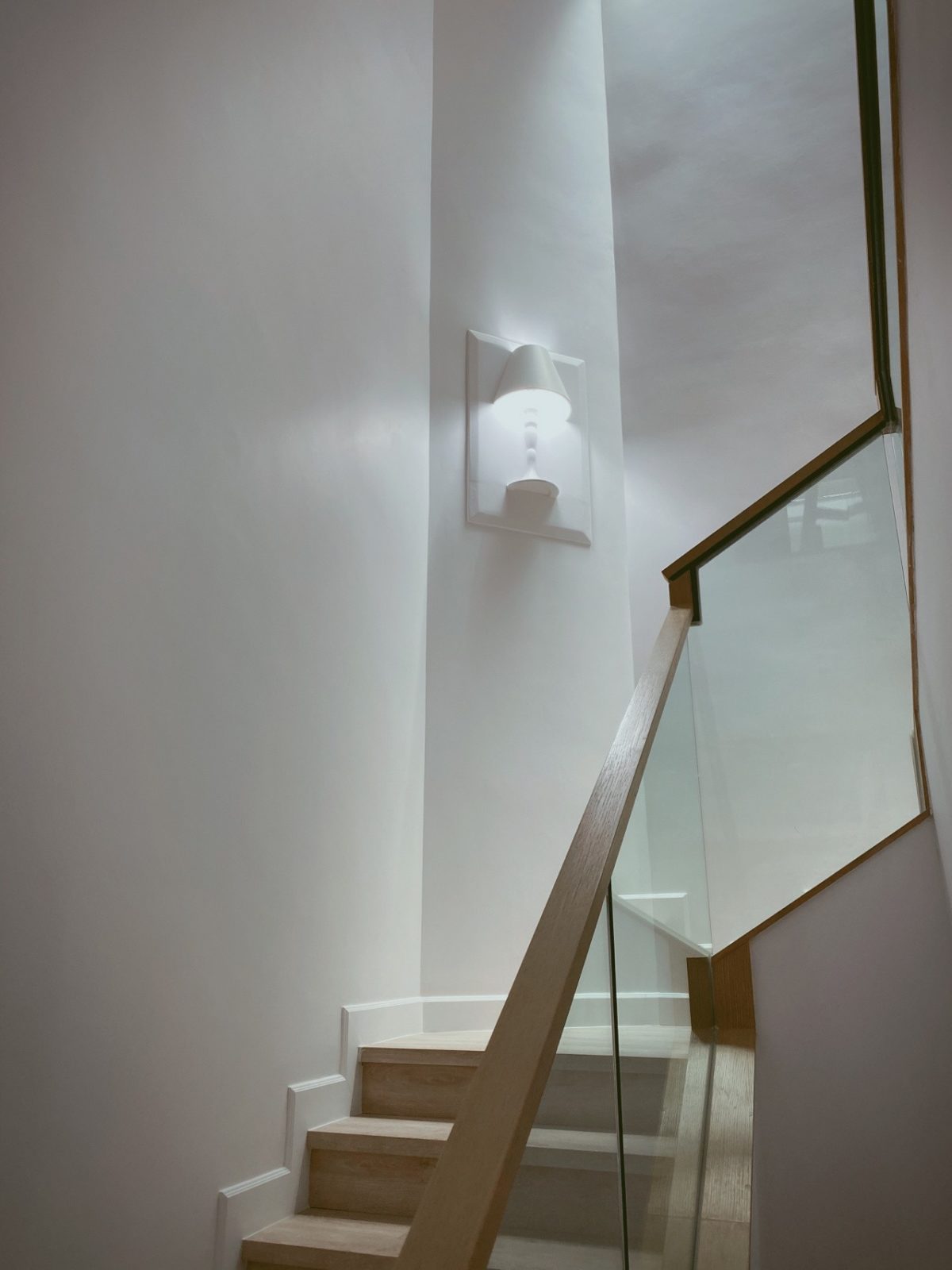 minimalist-recessed-white-plaster-style-led-wall-light-for-indoor-decor