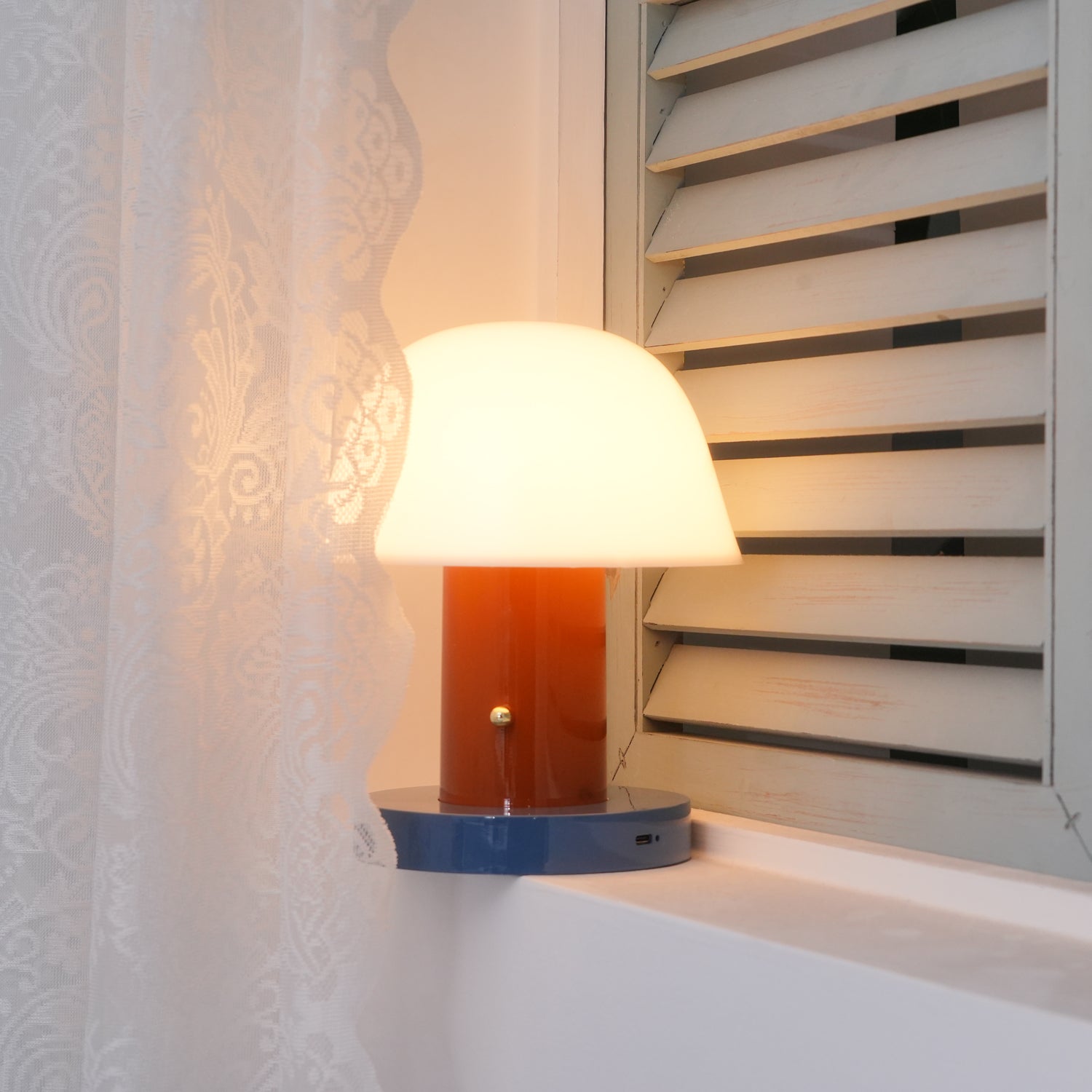 Portable Rechargeable Mushroom Table Lamp with Touch Dimming and Integrated LED