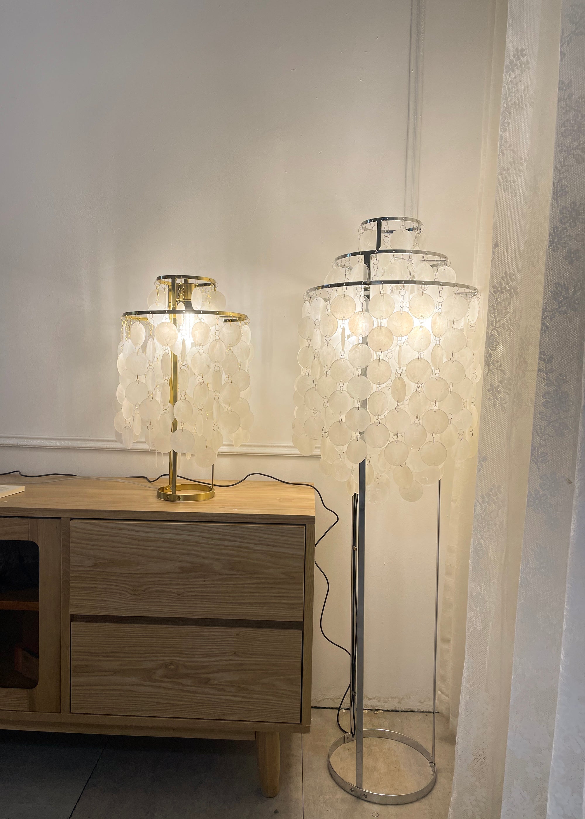 Elegant Natural Mother of Pearl Tiered Shell Floor Lamp Modern Standing Lighting for Home Decor