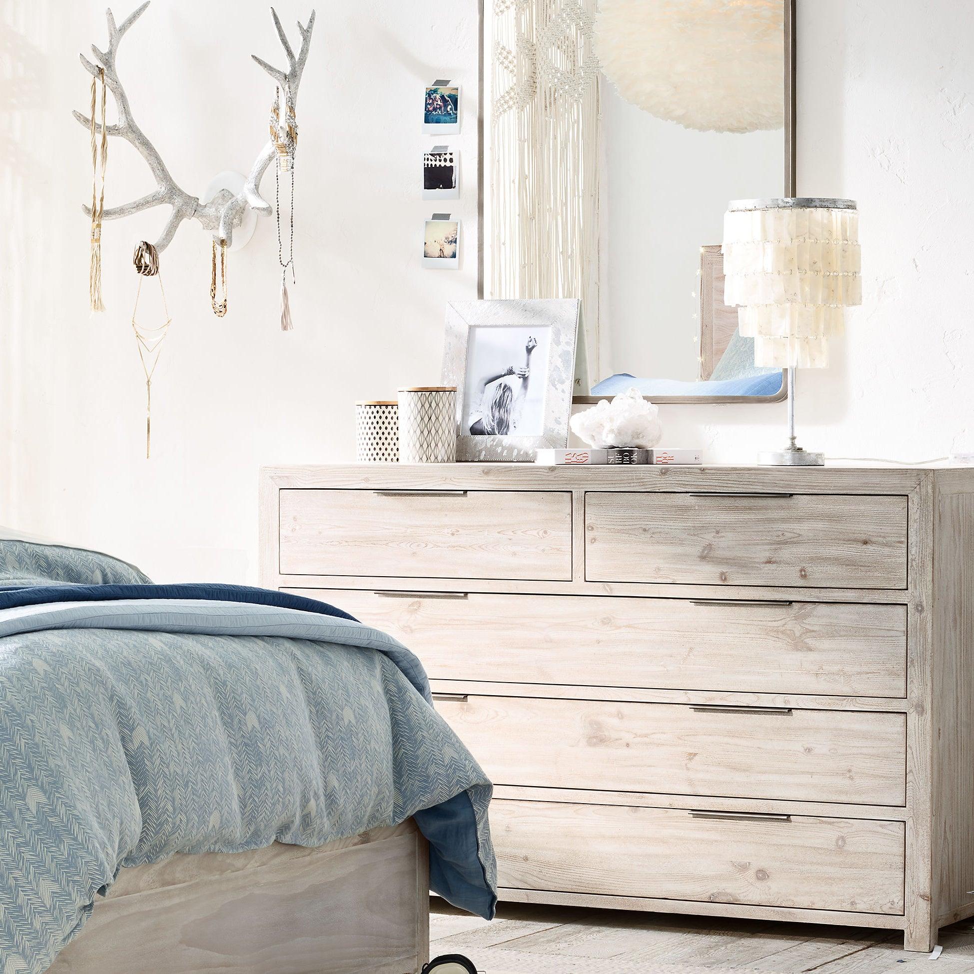 Modern Tiered Natural Shell Table Lamp with Silver Metal Frame for Coastal Decor
