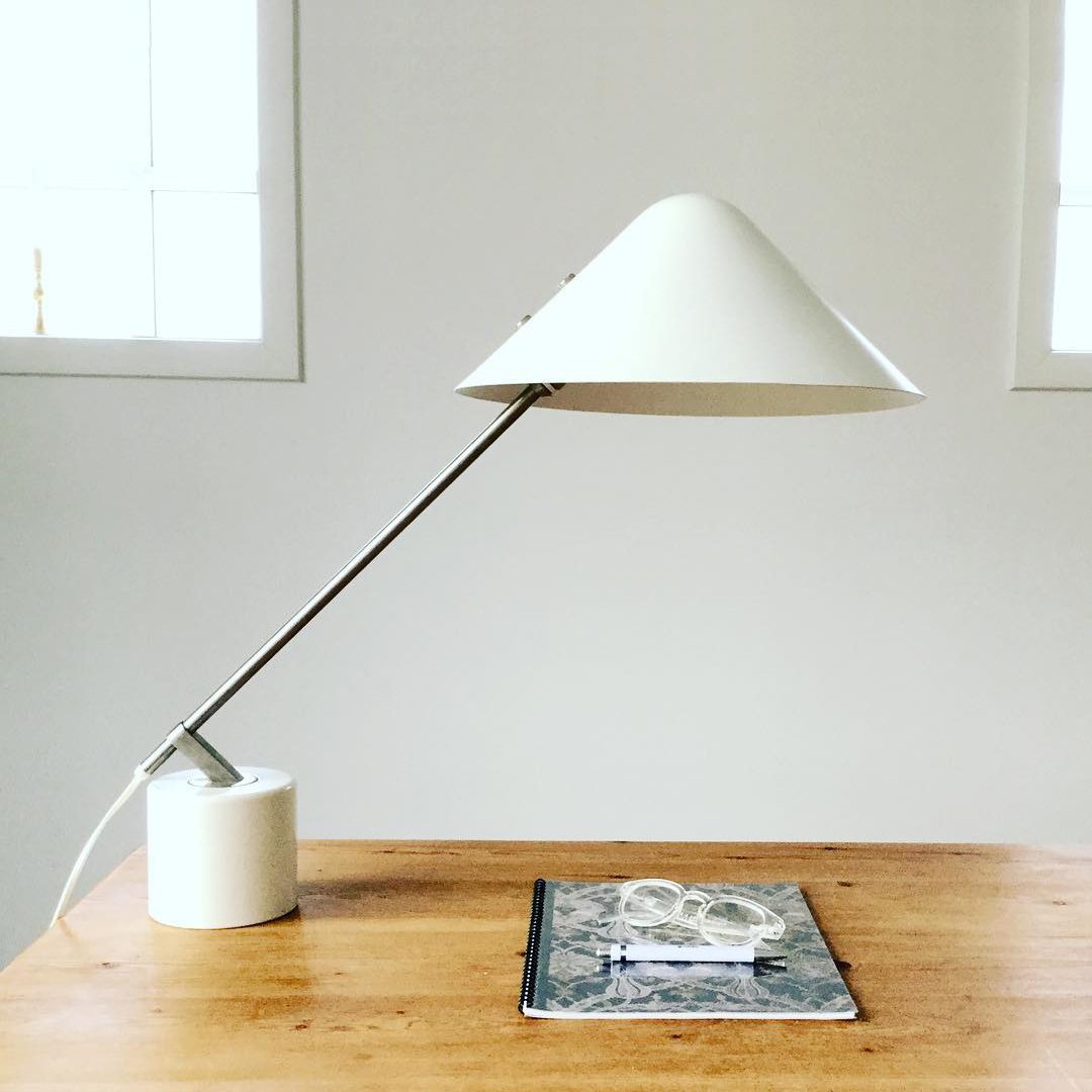 modern-adjustable-swing-arm-desk-lamp-with-rotating-metal-shade-for-office