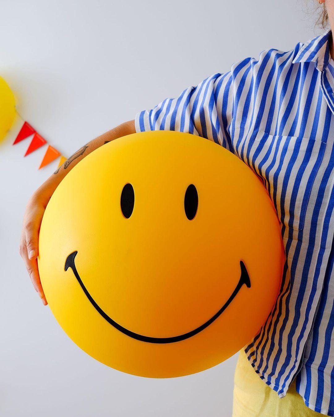 Modern Smiling Face Table Lamp Yellow Decorative LED Night Light for Home Decor